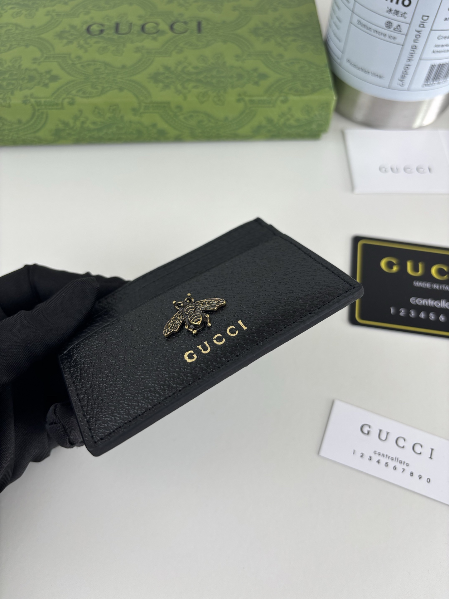 GUCCl 专柜最新版animalier小卡包 配以进口古铜蜜蜂标志，猪纹牛皮 ，完美到极致 ，时尚大方，型男必备 款号