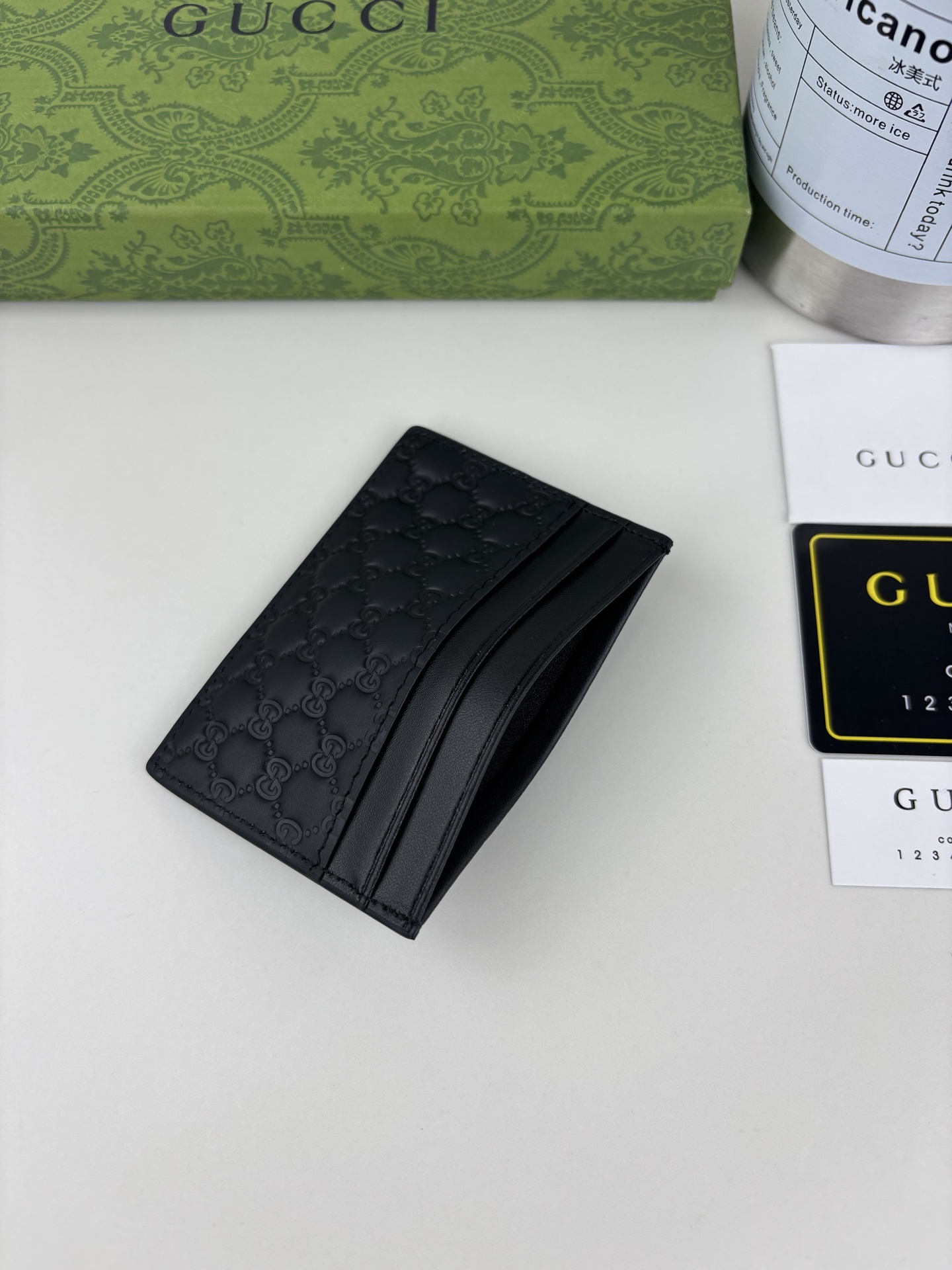 GUCCl 新款男士小卡包，实物实拍！原版牛皮～采用热压精致印花，触感厚实，时尚大方，低调奢华。 款号:   尺寸:  