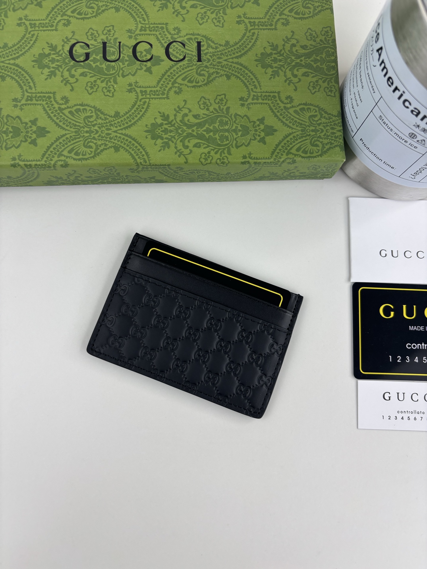 GUCCl 新款男士小卡包，实物实拍！原版牛皮～采用热压精致印花，触感厚实，时尚大方，低调奢华。 款号:   尺寸:  
