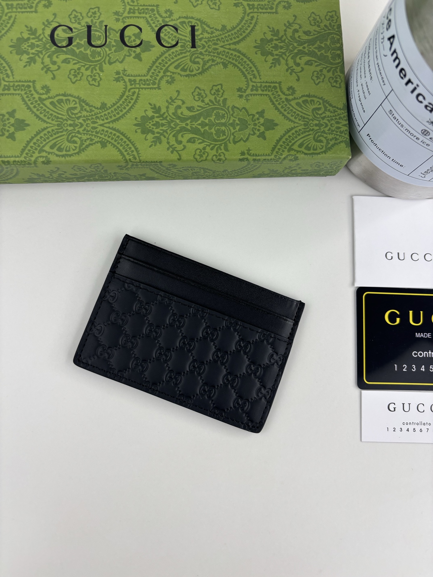 GUCCl 新款男士小卡包，实物实拍！原版牛皮～采用热压精致印花，触感厚实，时尚大方，低调奢华。 款号:   尺寸:  