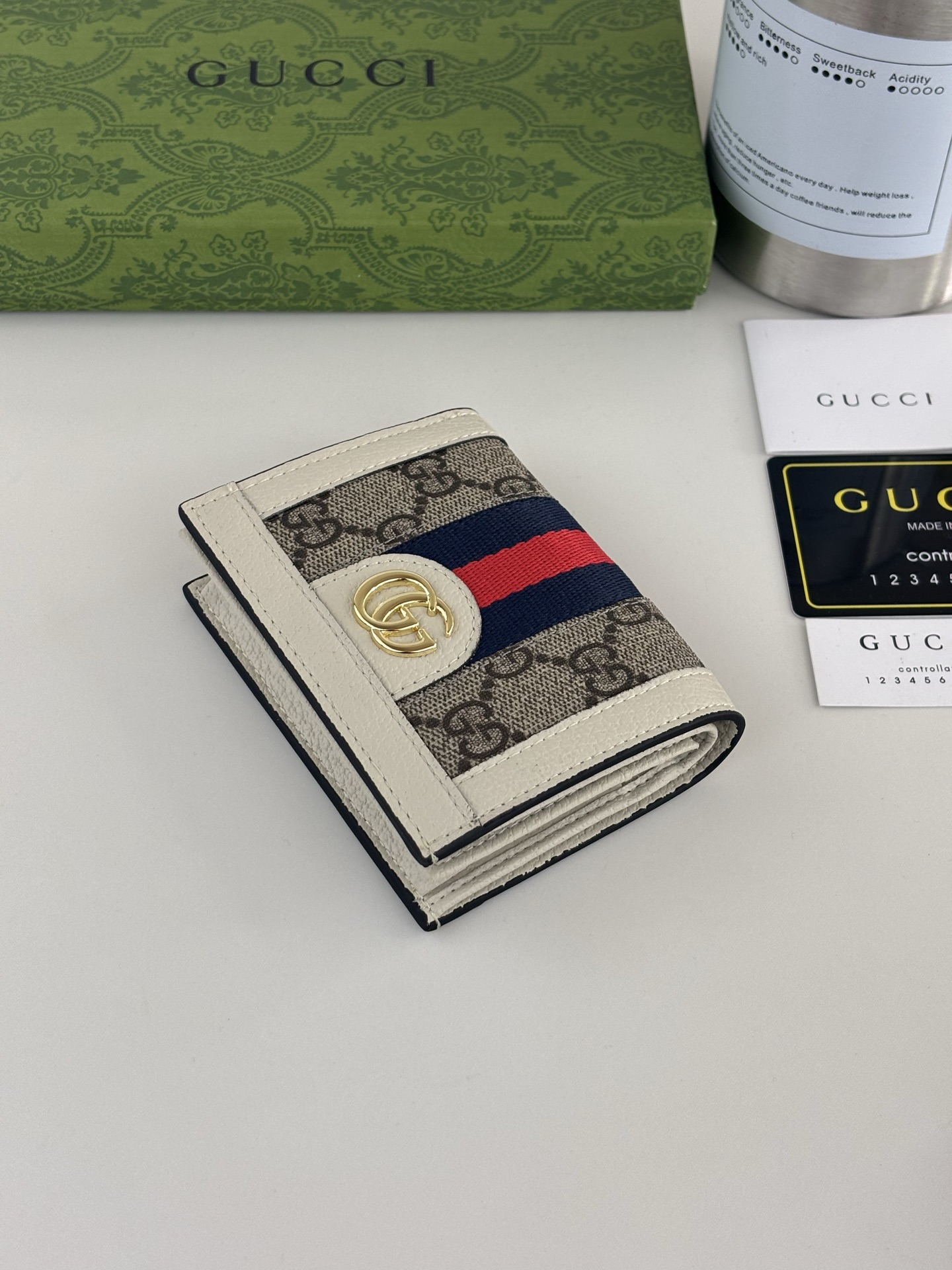GUCCl 官网同步新款！Ophidia系列～短款卡包/钱夹，采用GG Supreme高级PVC面料搭配以标志性双G 五