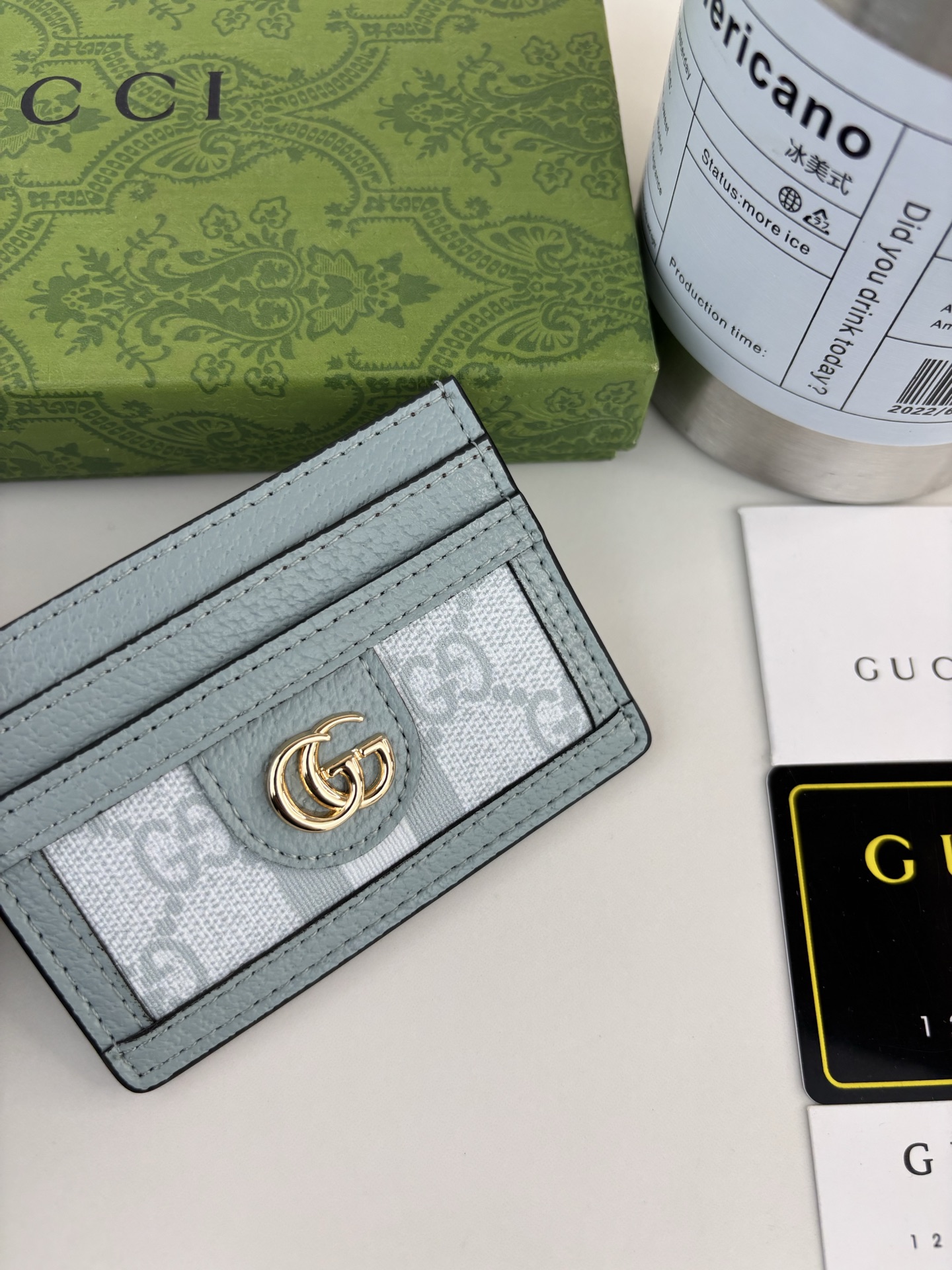 GUCCl官网同步新款 Ophidia系列～小卡包,采用GGSupreme高级PVC面料配以标志性双G 五金唛头，经典著