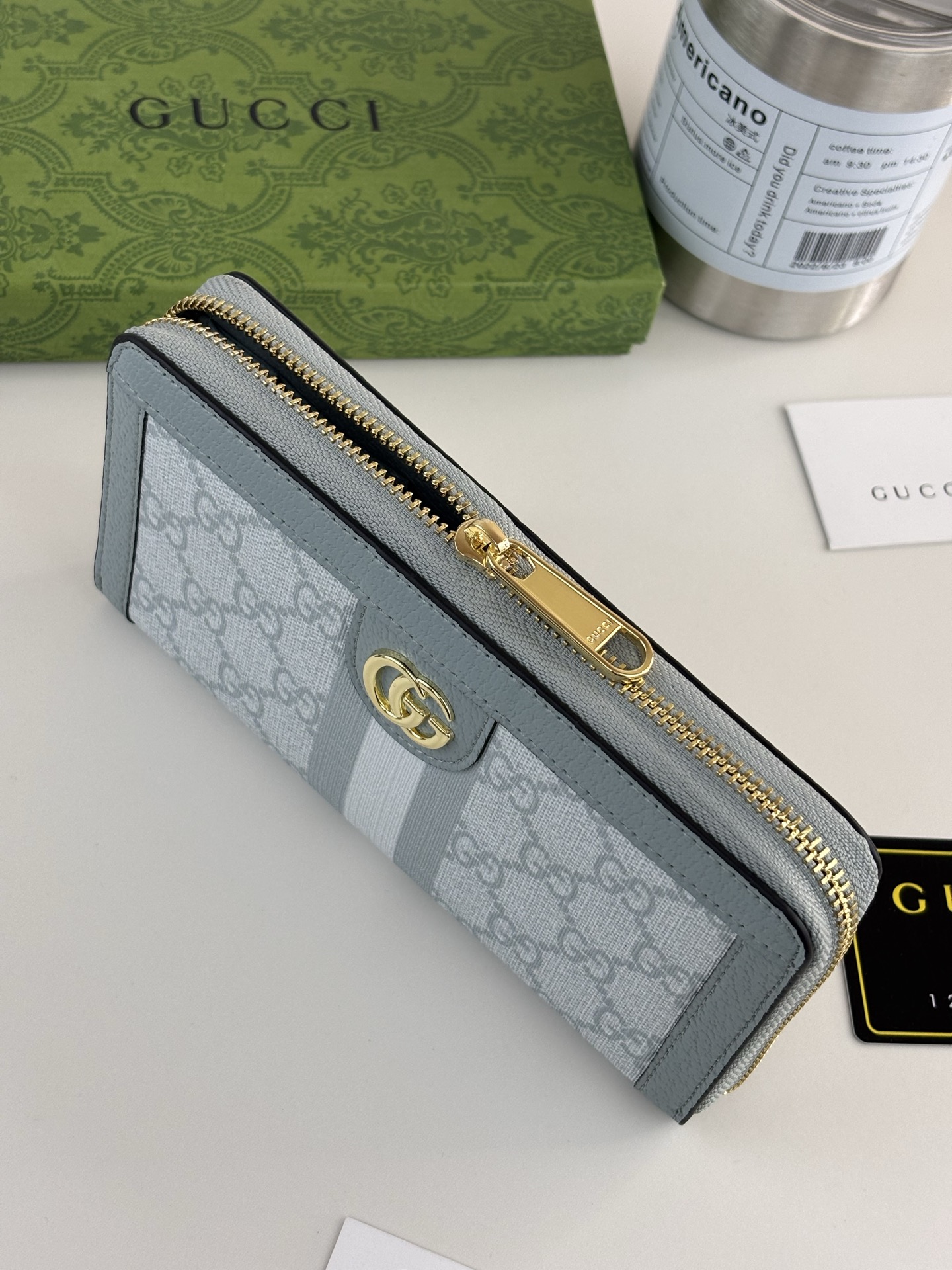 GUCCl官网同步新款 Ophidia系列～拉链长夹,采用GGSupreme高级PVC面料配以标志性双G 五金唛头，经典