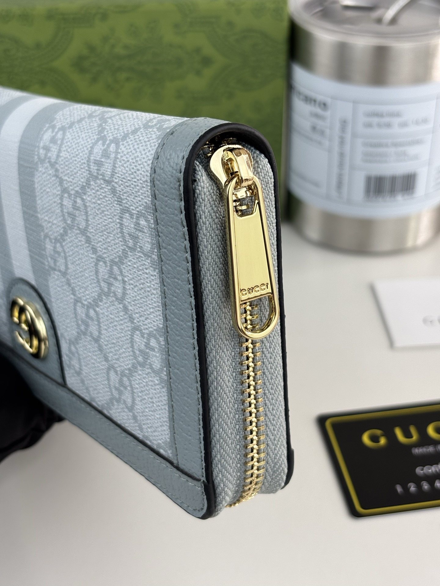 GUCCl官网同步新款 Ophidia系列～拉链长夹,采用GGSupreme高级PVC面料配以标志性双G 五金唛头，经典