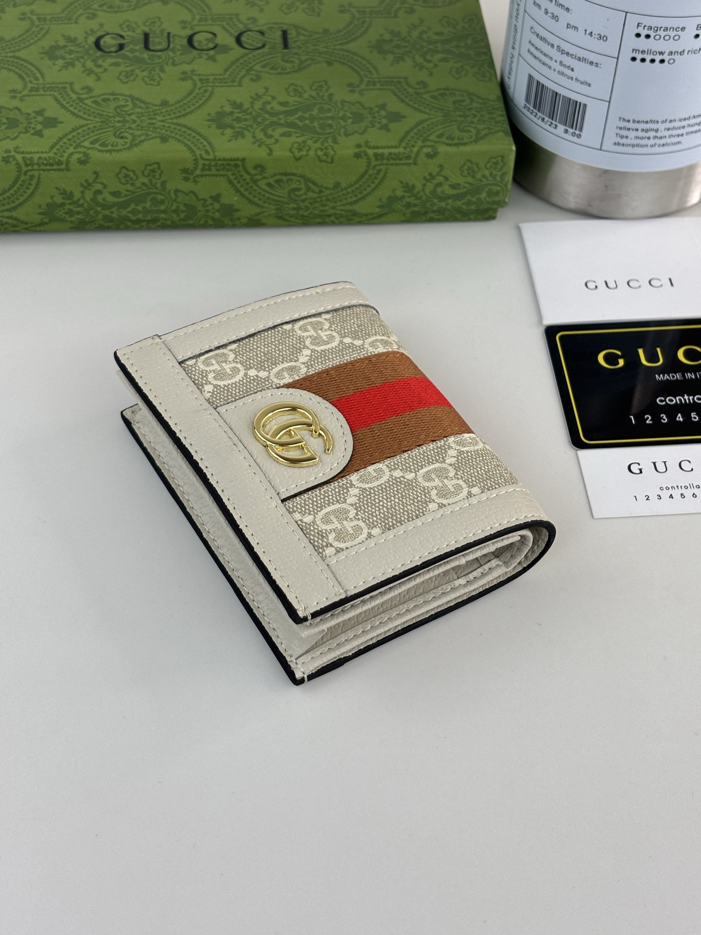 GUCCl 官网同步新款！Ophidia系列～短款卡包/钱夹，采用GG Supreme高级PVC面料搭配以标志性双G 五