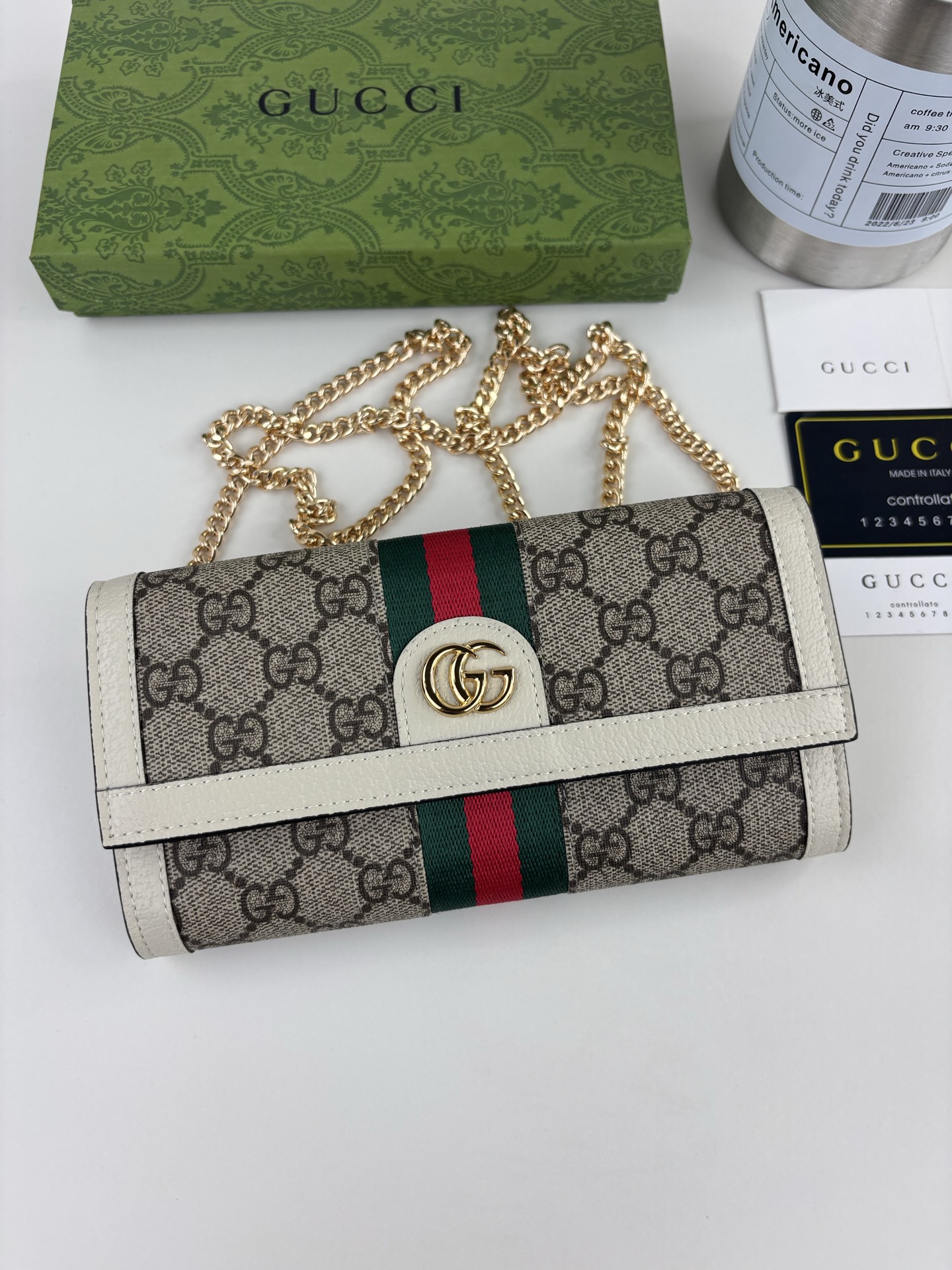GUCCl 系列高级帆布链包斜挎包，配以进口小牛皮和标志性织带，配以标志双G五金细节-链条可拆（双用）/钱包式斜挎包。 