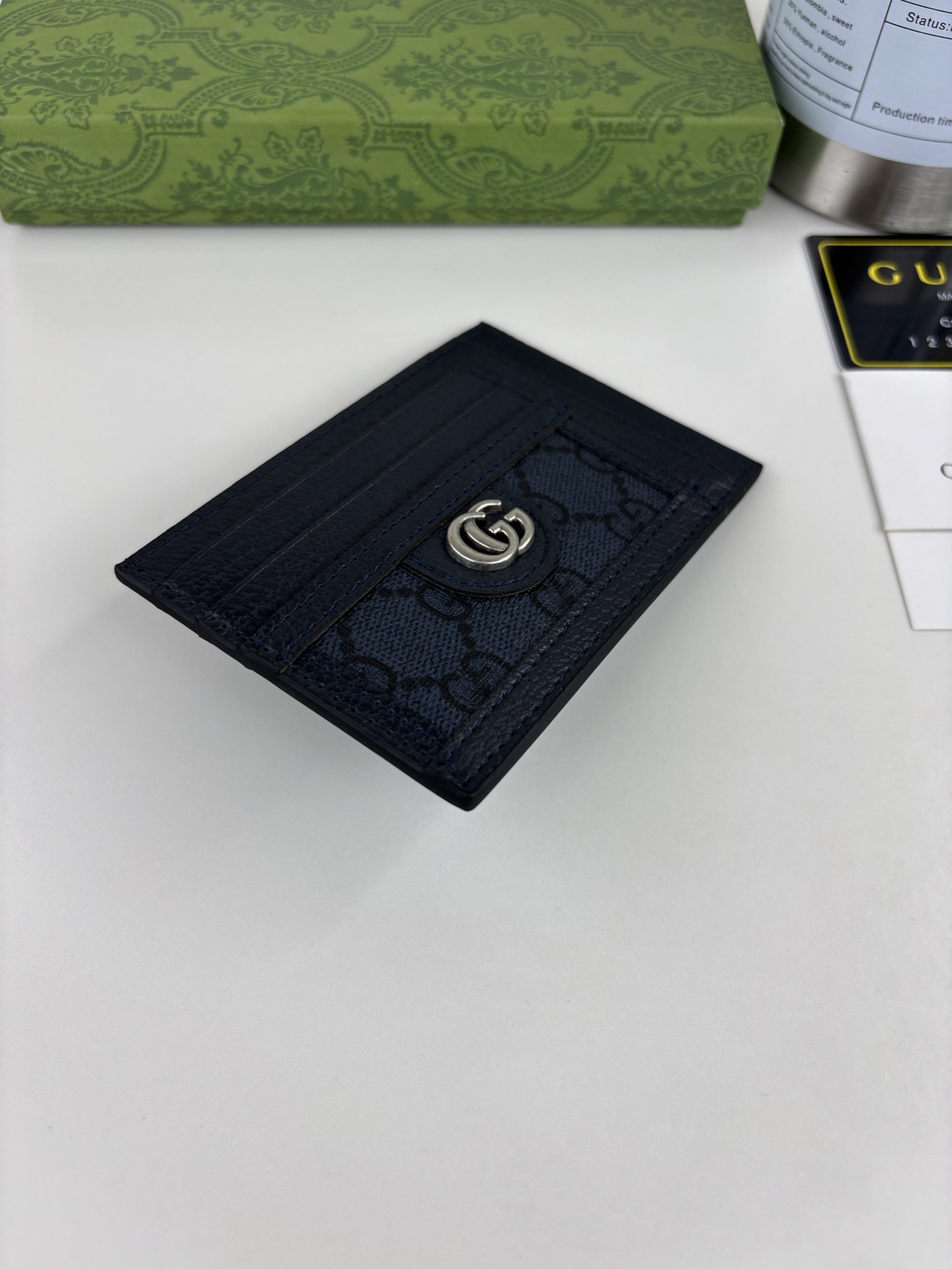 GUCCl 最新phidia系列卡包，Ophidia系列单品不息的复古情怀。灰色GG Supreme帆布，灰色皮革滚边，
