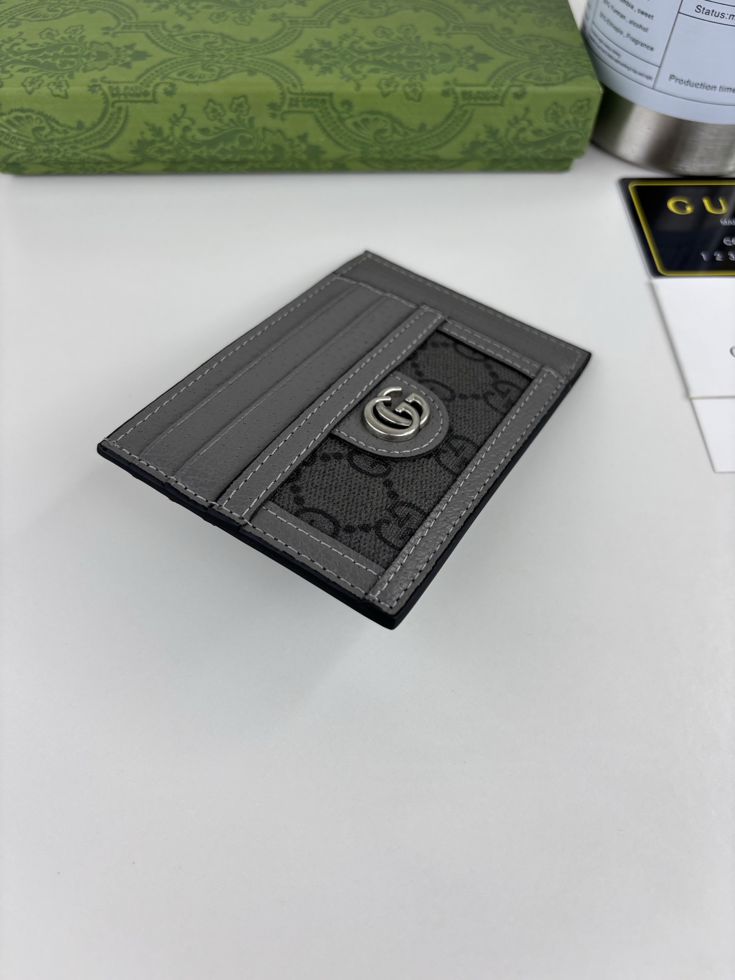 GUCCl 最新phidia系列卡包，Ophidia系列单品不息的复古情怀。灰色GG Supreme帆布，灰色皮革滚边，