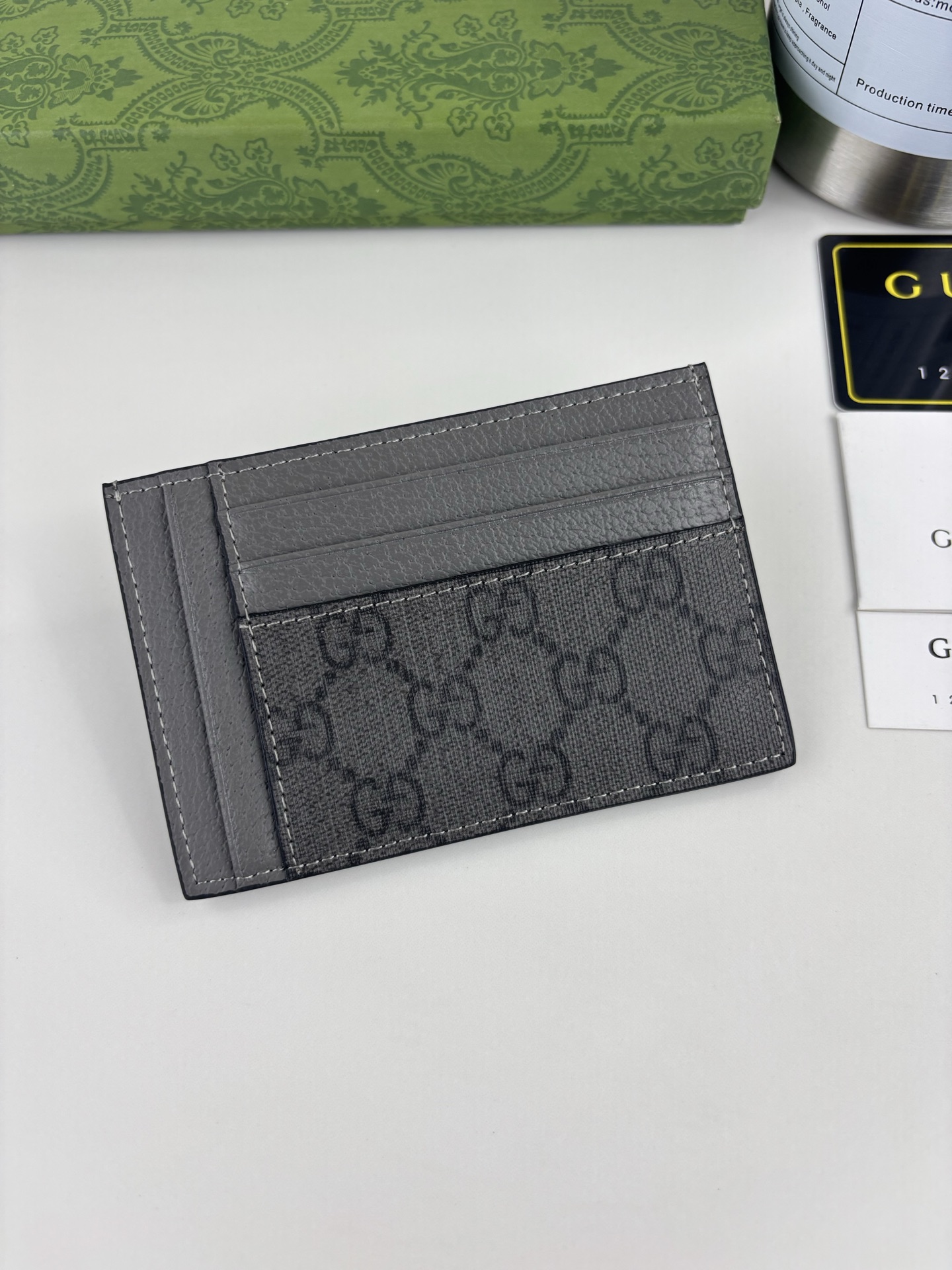 GUCCl 最新phidia系列卡包，Ophidia系列单品不息的复古情怀。灰色GG Supreme帆布，灰色皮革滚边，
