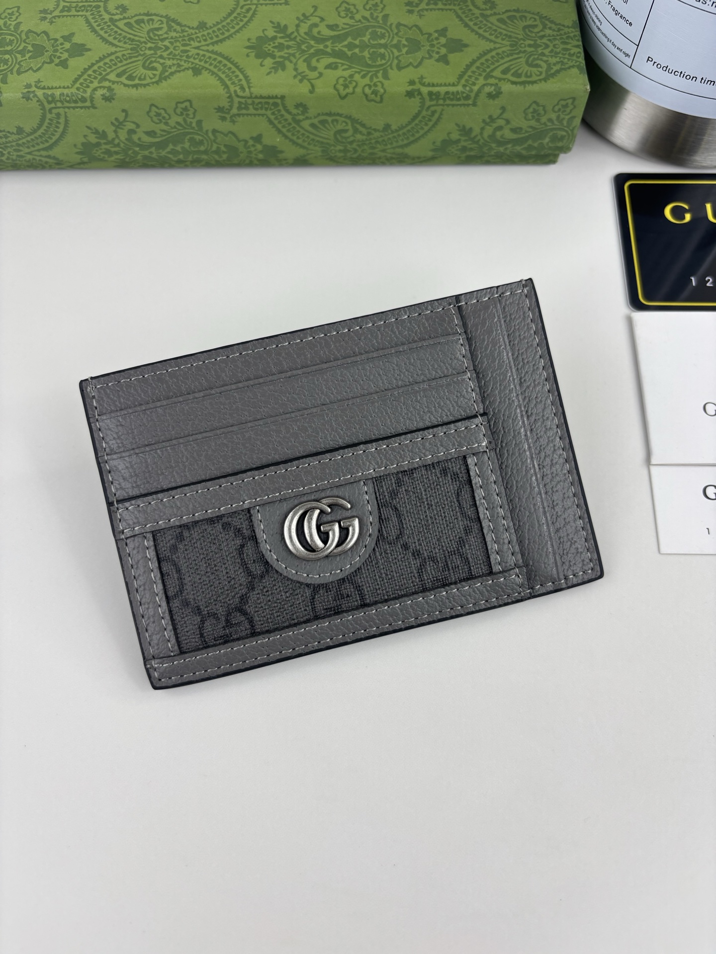 GUCCl 最新phidia系列卡包，Ophidia系列单品不息的复古情怀。灰色GG Supreme帆布，灰色皮革滚边，
