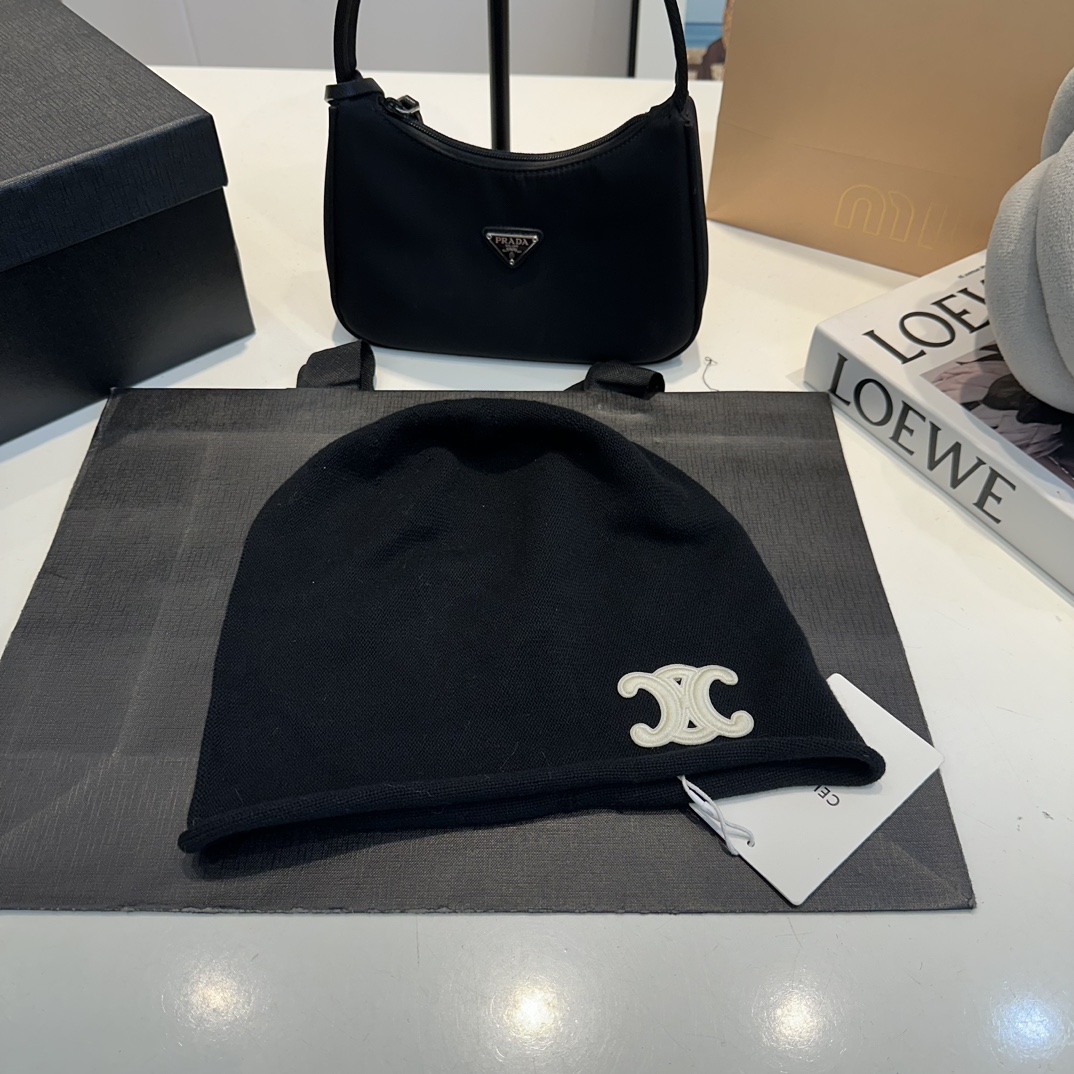 NO:808994,Celine wool bucket hat, knitted clutch hat, head circumference 57cm, hat, scarf, socks, celine, celine, espadrilles, socks, hats19860909Celine赛琳羊毛渔夫帽,针织手抓帽,头围57cm,帽子.围巾.袜子,celine,celine,espadrilles,socks,hats,accessory