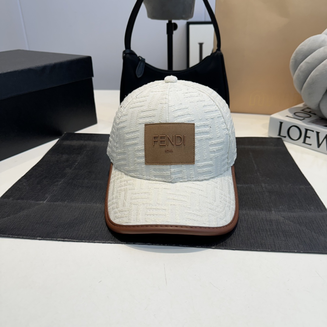 NO:809140,FENDI, embroidered baseball cap, simple and elegant, super invincible and beautiful hat, hat, scarf, socks, fendi, fendi, socks, hats19860909芬迪FENDI,刺绣棒球帽,简约大方 超级无敌好看的帽子,帽子.围巾.袜子,fendi,fendi,socks,hats,accessory