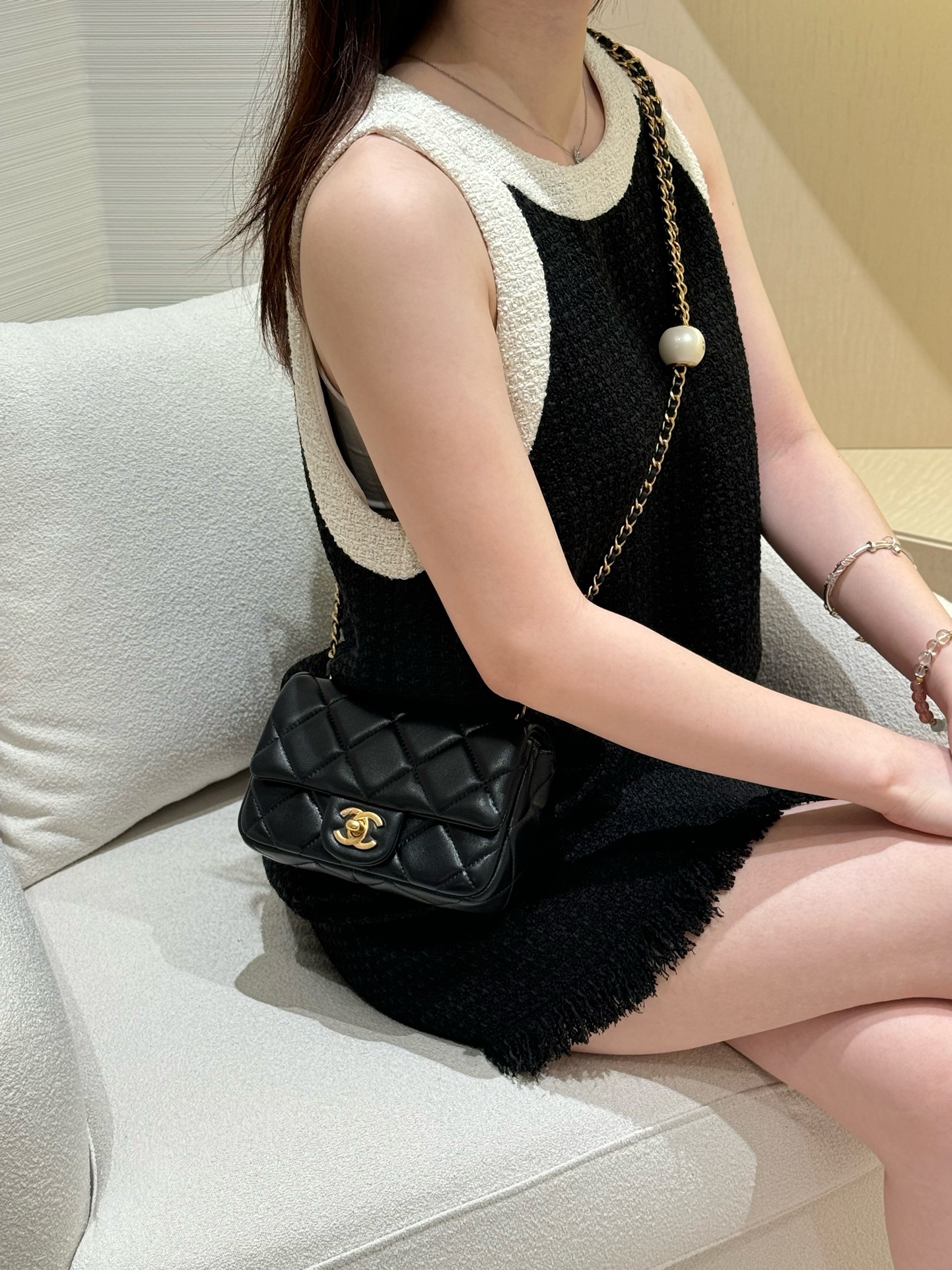 ⭐️Imagen de la parte superior del cuerpo del modelo🤩 Mini bolso de cadena CF con bola de ajuste de perlas 24S El nuevo…