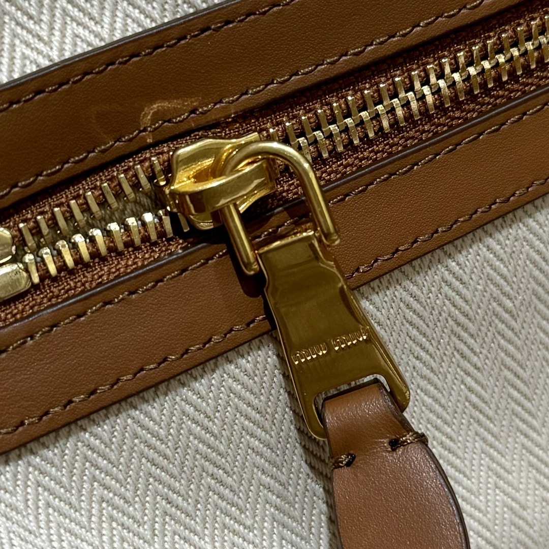 MiuMi*long wrist bowling ball/briefcase — photo 5