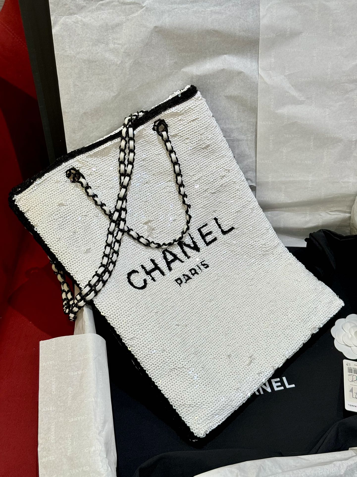 CHANEL 24𝐬𝐬 nuevo bolso shopping de lentejuelas𝐭𝐨𝐭𝐞 ¡bolso súper encantador! El cuerpo del bolso está completamen…