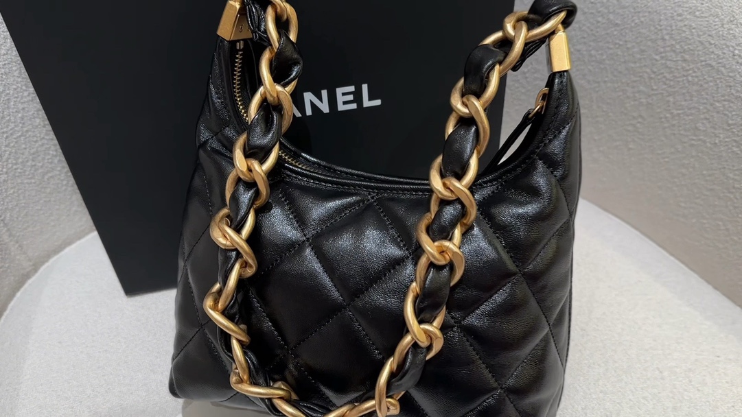 Bolso hobo para axila Chanel 24A‼ ️ ¡La parte superior del cuerpo real se ve súper bien! Un estilo atemporal, el bolso …