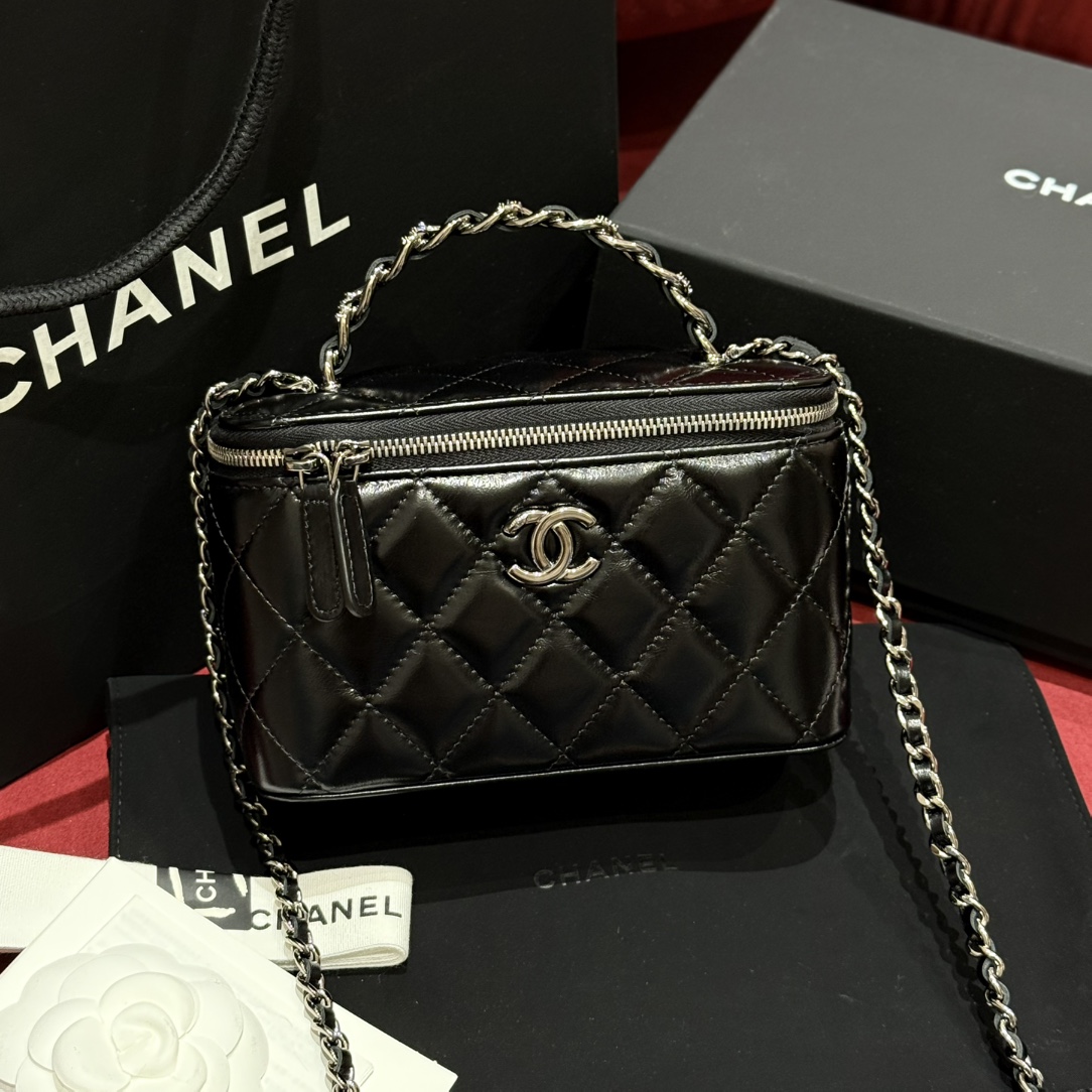 Nuevo bolso con caja de diamantes de imitación de otoño e invierno de 23k. Metal de plata rutenio con pequeños diamante…