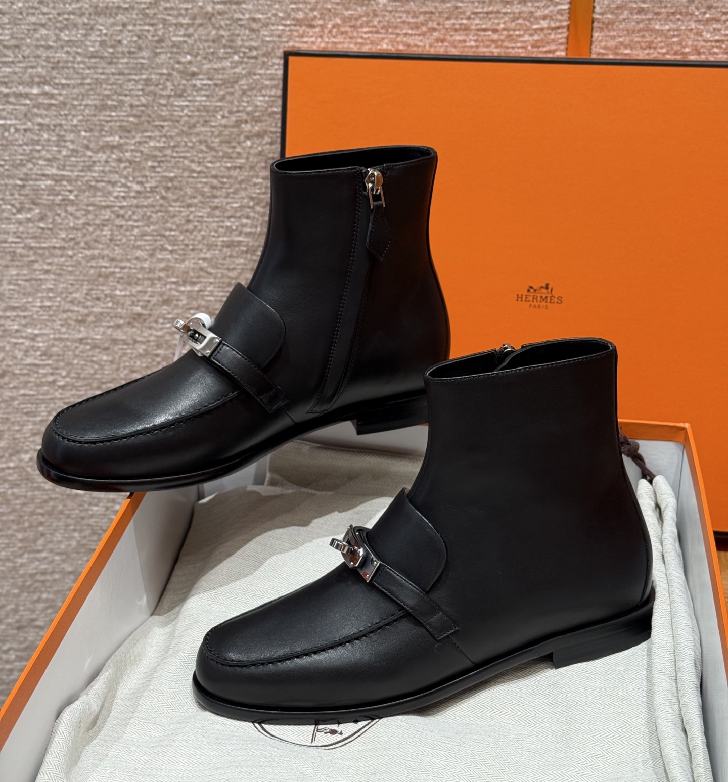 HERMES Kelsy bottines chelsea noir veau de veau boucle argent