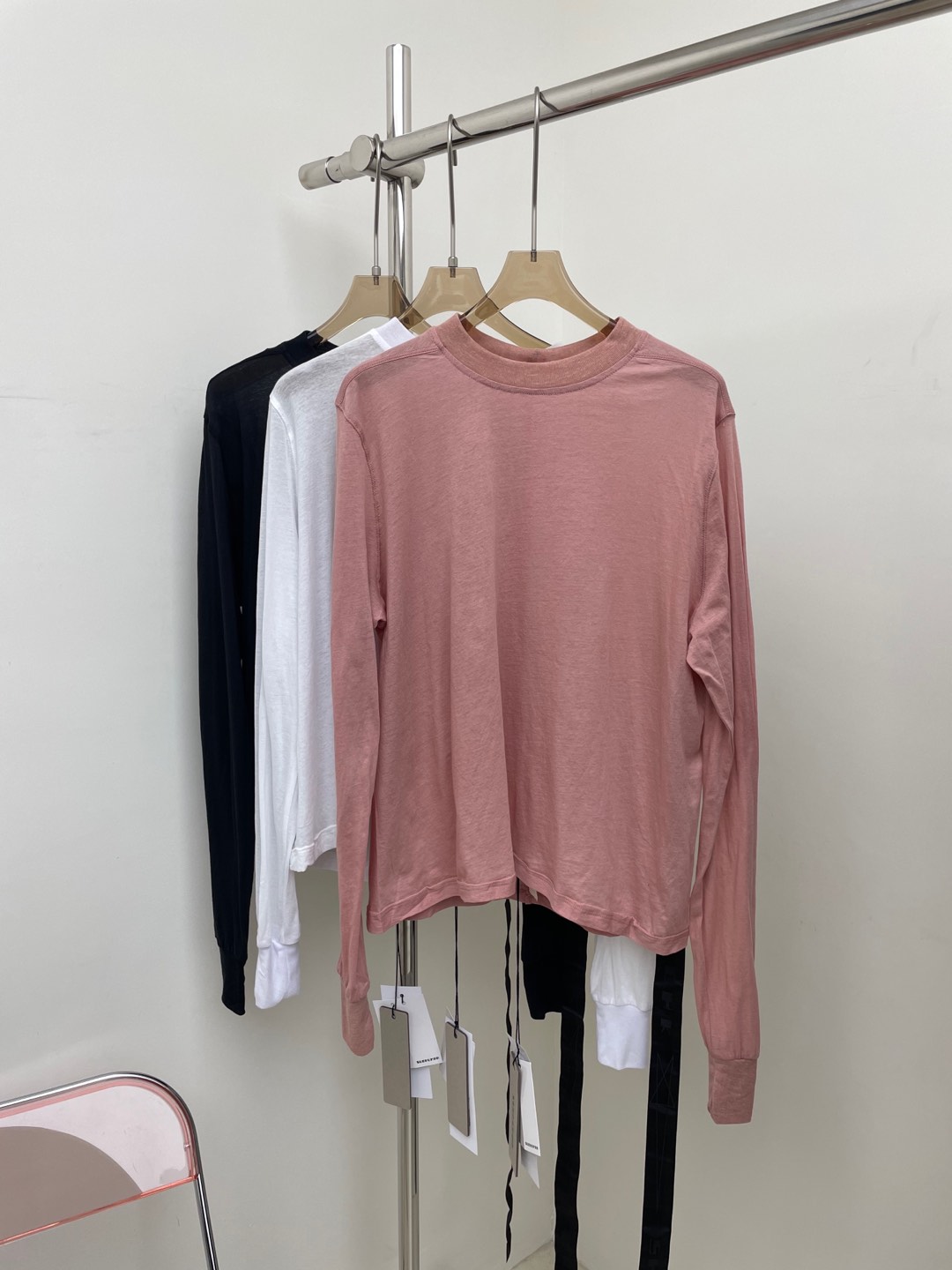 NO:464463,rick owens 2025 spring and summer ultra-thin 80g pure cotton knitted round neck base long sleeve base T-shirt white black pink SMLXL real photos, tees, t-shirt, alexander wang19860909rick owens 2025春夏超薄80克纯棉针织圆领基础长袖打底T恤 白色 黑色 粉色 码数SMLXL 实拍图,,tees，t-shirt,alexander wang,Women's clothing