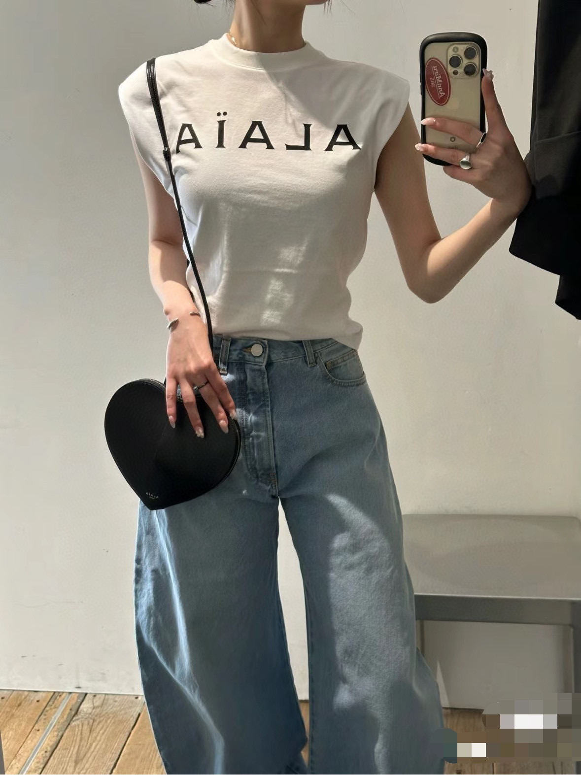 NO:460441,alaia 2025 spring and summer new sleeveless T-shirt classic letter logo hot black and white sml,, alaia, tees, t-shirt, alexander wang19860909alaia 2025春夏新款无袖T恤 经典字母logo 爆款黑色白色sml,,,alaia,tees，t-shirt,alexander wang,Women's clothing