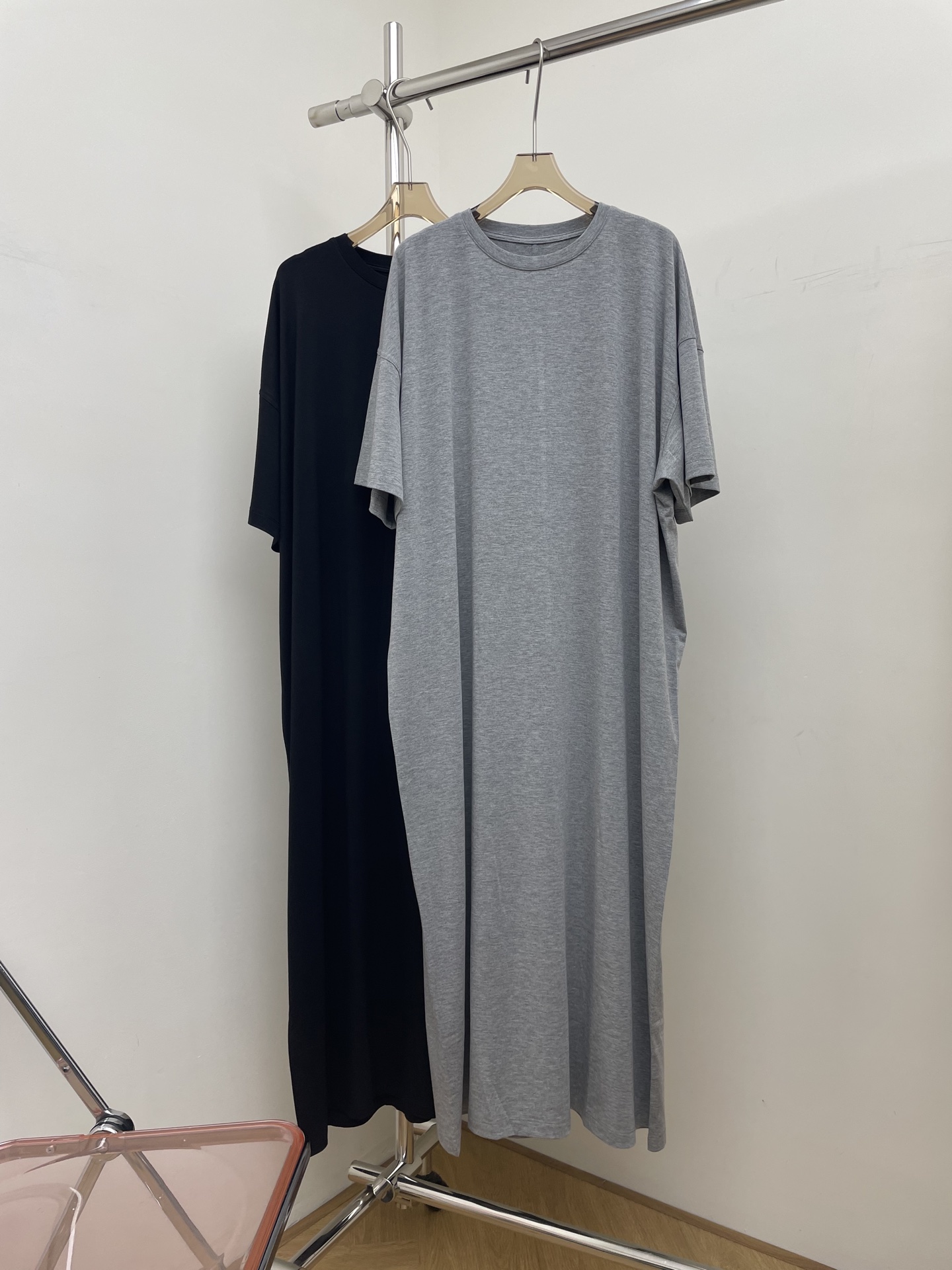 NO:464459,Thero* 2025 new cotton dress, classic midline design on the back, minimalist and stylish, lazy temperament on the upper body sml, real photos, skirts, alexander wang19860909Thero* 2025新款棉质连衣裙,后背经典中线设计版型极简有型,上身慵懒气质 sml,实拍图,,skirts,alexander wang,Women's clothing