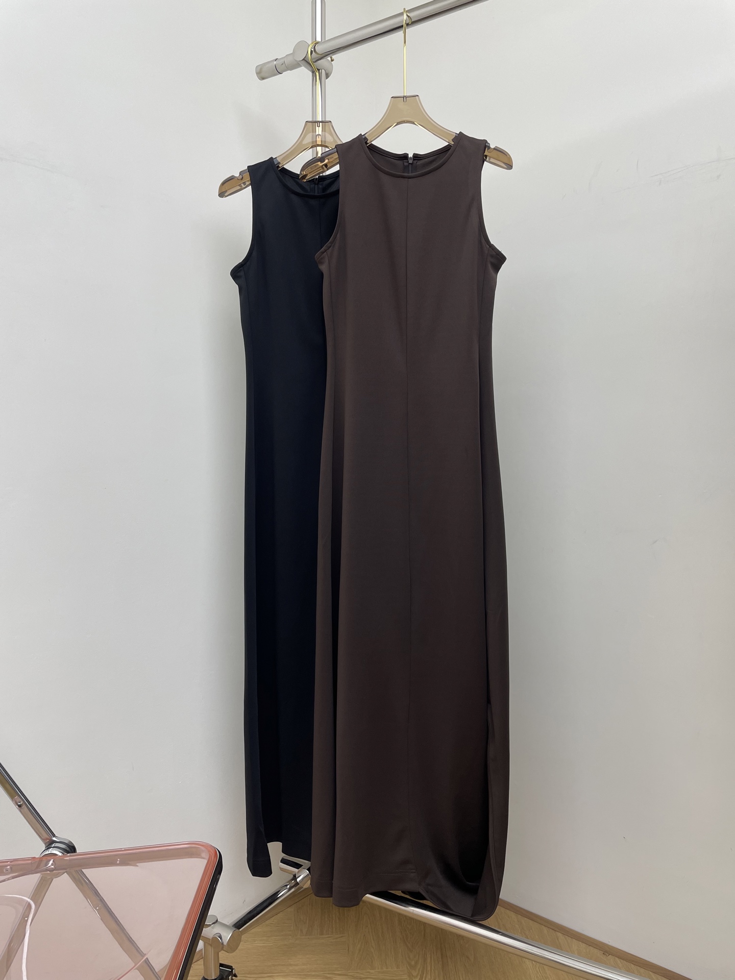 NO:471944,Lemaire 2025 summer new dress, irregular three-dimensional cut, unexpected surprises on the upper body, super good style, two colors and three codes 343638 real photos, skirts, alexander wang19860909lemaire 2025夏季新款连衣裙 不规则立体裁剪 上身有意想不到的惊喜 版型超好看 两色三码 343638 实拍图,,skirts,alexander wang,Women's clothing