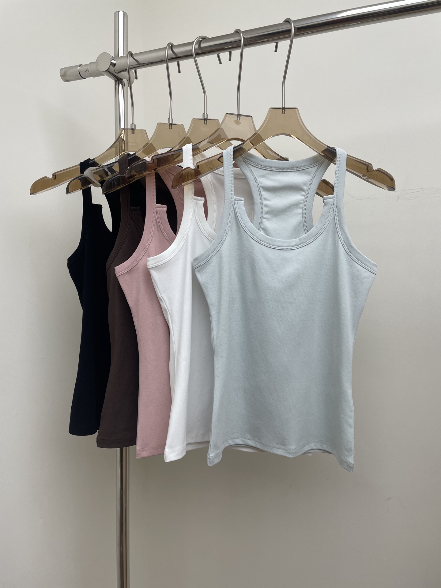 NO:475357,viktoriachan 2025 summer new U-shaped vest, U-shaped neckline visually optimizes shoulder and neck lines, four colors and three codes sml, P real photo, chanel, alexander wang19860909viktoriachan 2025夏季新款U型背心,U型领口在视觉上优化肩颈线条 四色三码 sml,P实拍图,,chanel,alexander wang,Women's clothing