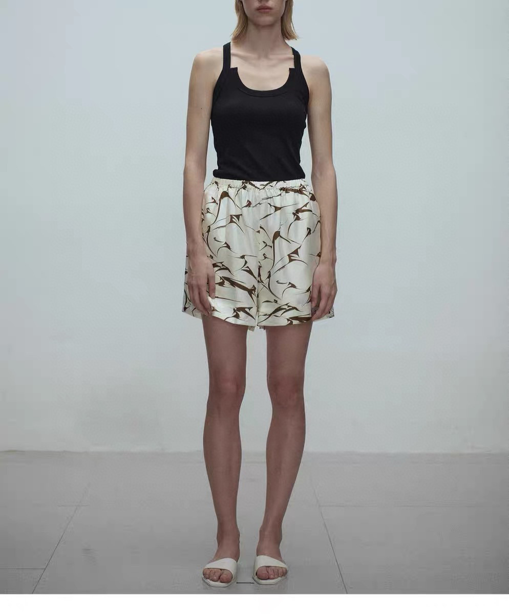 NO:475361,viktoriachan 2025 summer new U-shaped vest, U-shaped neckline visually optimizes shoulder and neck lines, four colors and three codes sml,, chanel, alexander wang19860909viktoriachan 2025夏季新款U型背心,U型领口在视觉上优化肩颈线条 四色三码 sml,,,chanel,alexander wang,Women's clothing