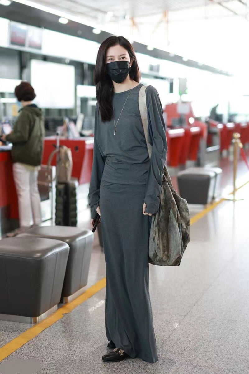 NO:463081,RA 2025 summer new diagonal cut pile pleated top. Selected comfortable and breathable stretch drooping fabric. Waist pleated design sml, alexander wang19860909RA 2025夏季新款斜裁堆褶上衣.精选舒适透气的弹力垂感面料.腰部抽褶设计 sml,,alexander wang,Women's clothing