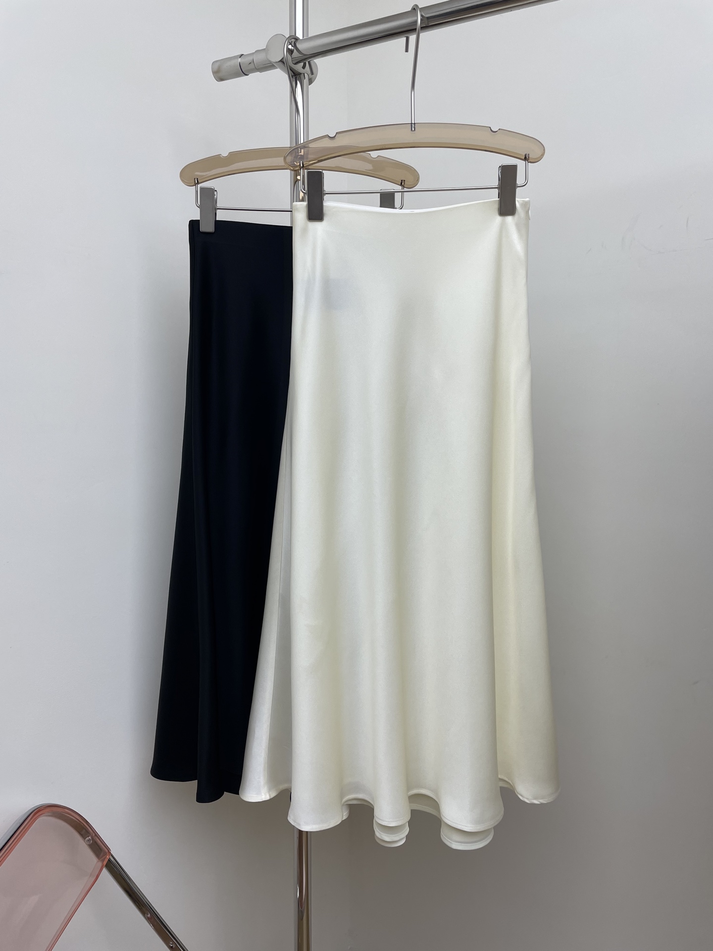 NO:473225,2025 summer new skirt, a must-have for minimalist dressing, silk acetate fabric, two colors and three codes sml real photos, skirts, real silk, alexander wang198609092025夏季新款半裙 极简穿搭必备款 醋酸真丝面料 两色三码 sml 实拍图,,skirts,real silk,alexander wang,Women's clothing