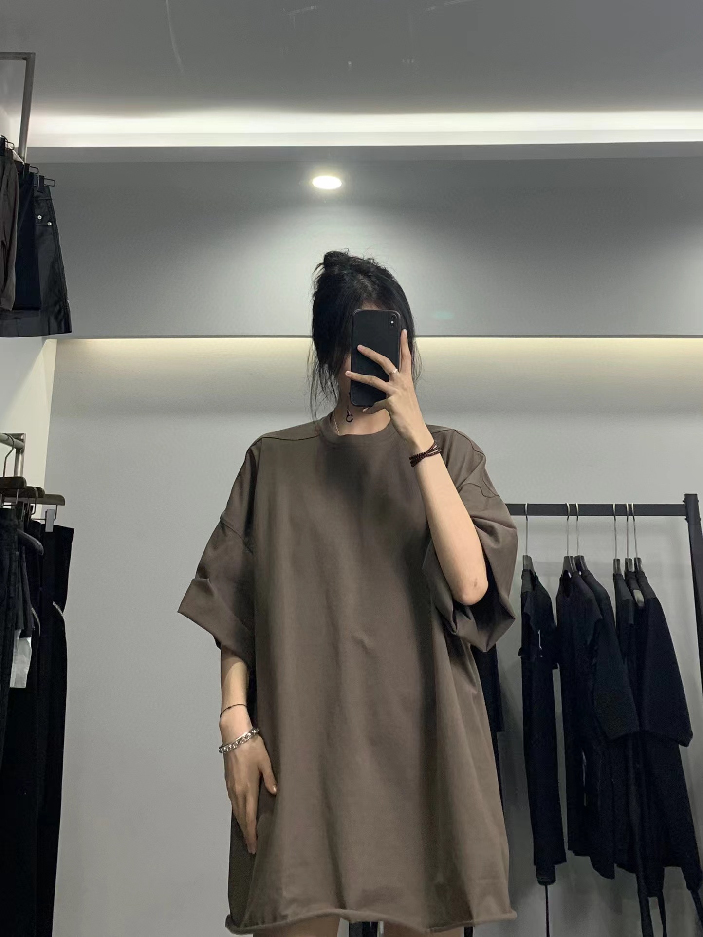 NO:460529,rick owens 2025 summer new thickened plain fabric large-size wash-curl solid color loose five-point half-sleeved Tee for men and women YB quality four colors one size, alexander wang19860909rick owens 2025夏季新款加厚平纹面料大版型洗水卷边纯色宽松五分半袖Tee 男女适用 YB品质 四色 均码,,alexander wang,Women's clothing