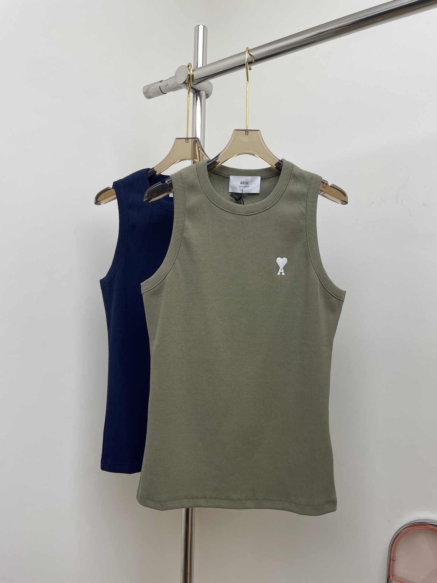NO:475375,ami 2025 summer new threaded vest love logo embroidery navy blue gray green sml real photo, alexander wang19860909ami 2025夏季新款螺纹背心 爱心徽标刺绣 藏蓝色 灰绿色 sml 实拍图,,alexander wang,Women's clothing