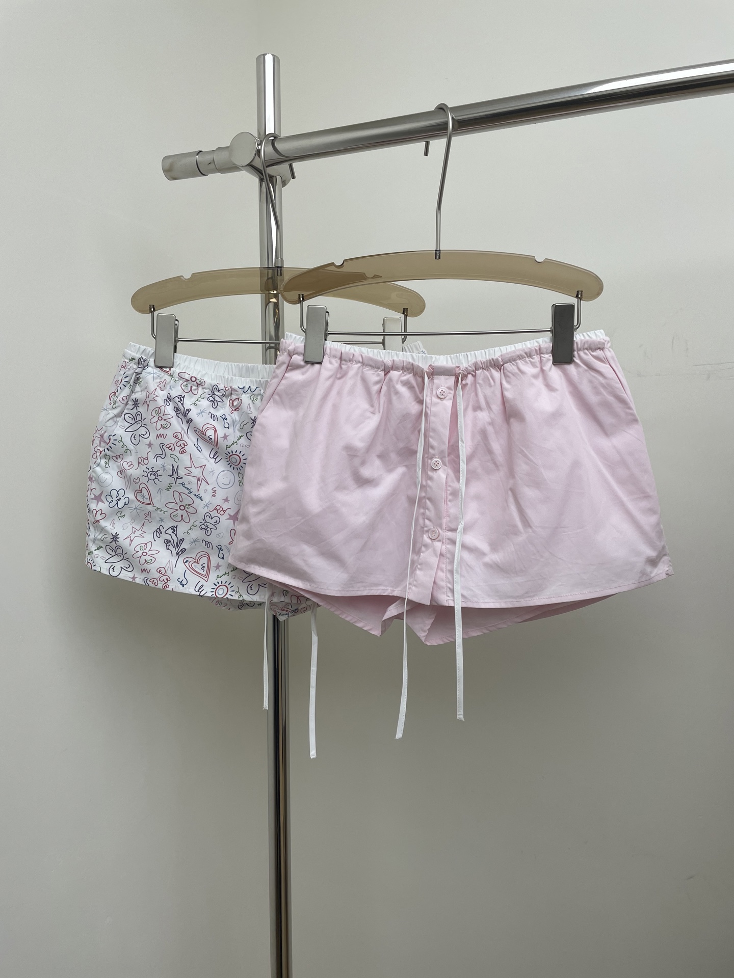 NO:467832,RA2025 summer new lace-up mini skirt pants. Elongate the leg lines. Elastic drawstring waist that can be easily put on and off. SML real photos, skirts, alexander wang19860909RA2025夏季新款系带mini裙裤.拉长腿部线条.可轻松穿脱的弹力抽绳腰头,sml 实拍图,,skirts,alexander wang,Women's clothing