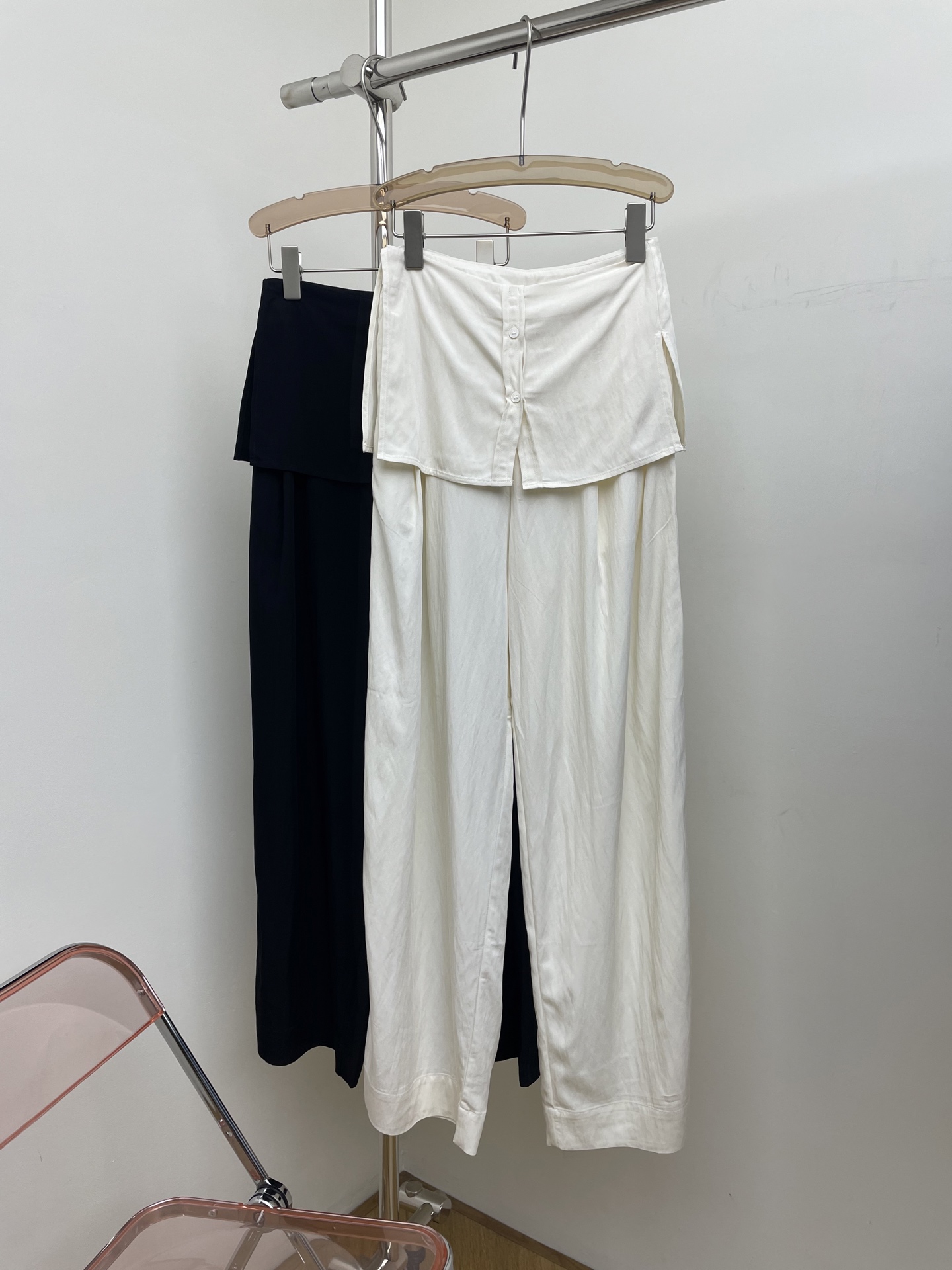 NO:460475,viktoriachan 2025 early autumn new fake two-piece wide-leg trousers, two-piece wide-leg straight casual trousers, black off-white sml real photo, chanel, alexander wang19860909viktoriachan 2025早秋新款假两件阔腿长裤,两件阔腿直筒休闲长裤,黑色米白色 sml 实拍图,,chanel,alexander wang,Women's clothing