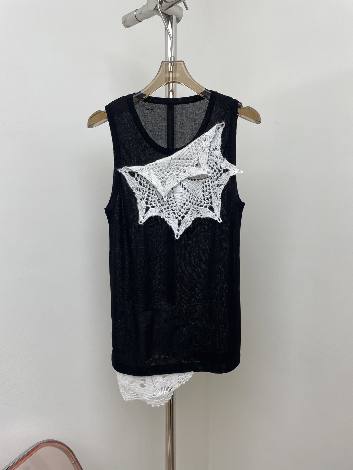 NO:463072,SW25SS handmade crochet net vest, a commuter design, a beautiful and elegant sml real photo, stuart weitzman, alexander wang19860909SW25SS手工钩针网网背心 气质兼备通勤的设计 大大方方的美丽 sml 实拍图,,stuart weitzman,alexander wang,Women's clothing