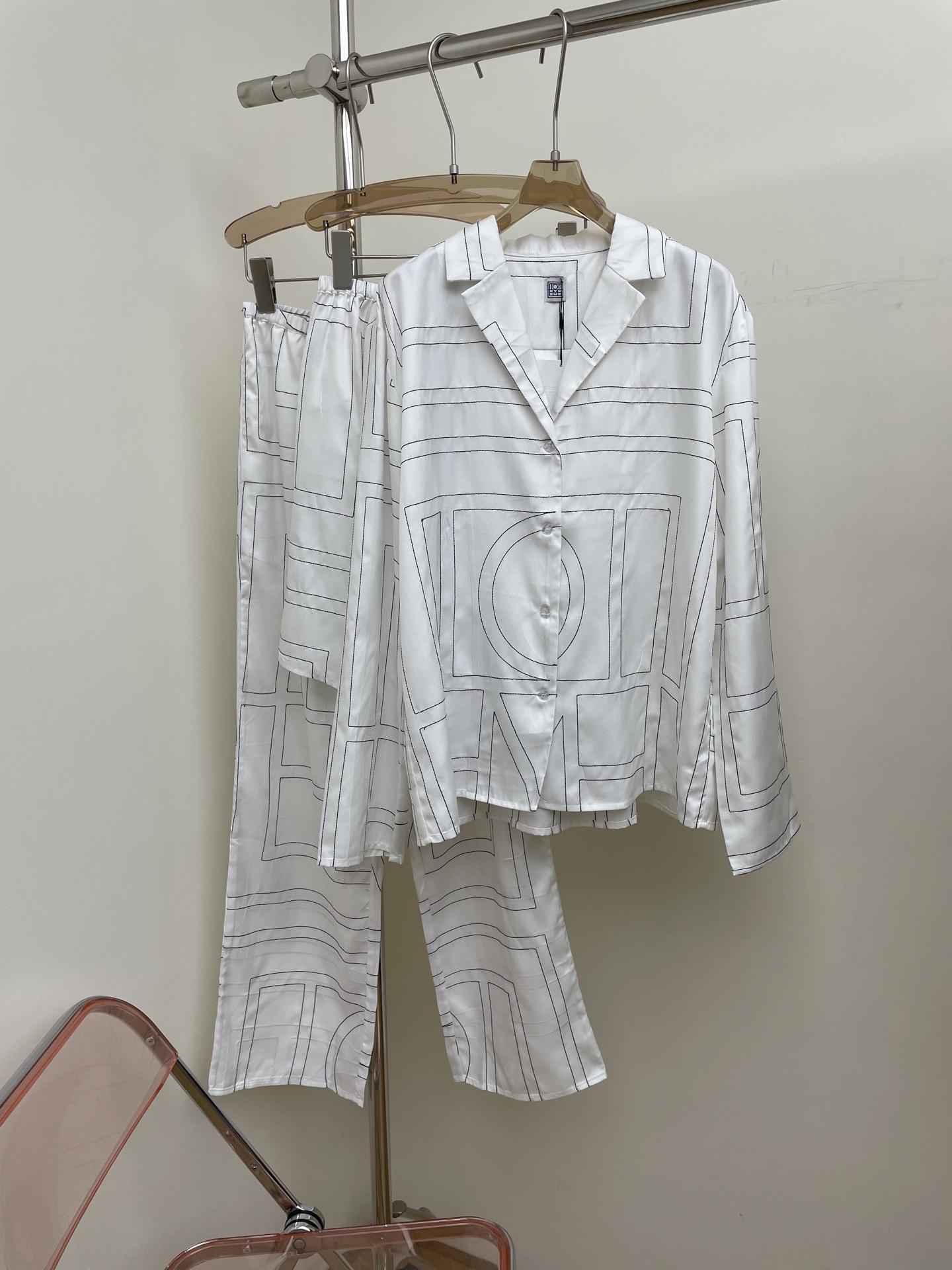 NO:464475,Tops, trousers, shorts, P toteme 2025 early autumn new embroidery three-piece set, embroidered black thread geometric pattern design, 343638 real photos, shorts, alexander wang19860909上衣 长裤 短裤P toteme 2025早秋新款刺绣三件套,刺绣黑线几何图案设计,343638 实拍图,,shorts,alexander wang,Women's clothing