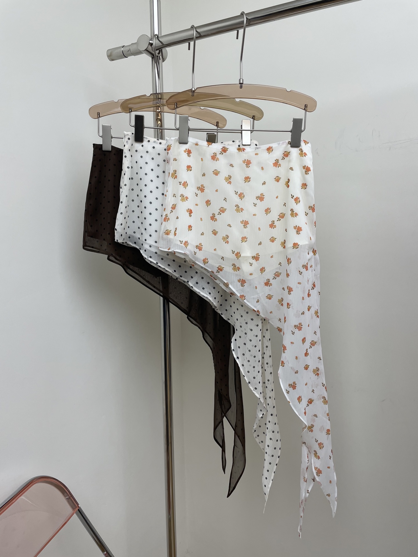 NO:471980,RA 2025 new flowing skirt, light flowing chiffon fabric, hem slit design, streamers can be tied, three-color three-code sml p photo, skirts, alexander wang19860909RA 2025新款飘逸半裙,轻盈飘逸雪纺纱面料,下摆开衩设计,飘带可系结,三色三码 sml p实拍图,,skirts,alexander wang,Women's clothing