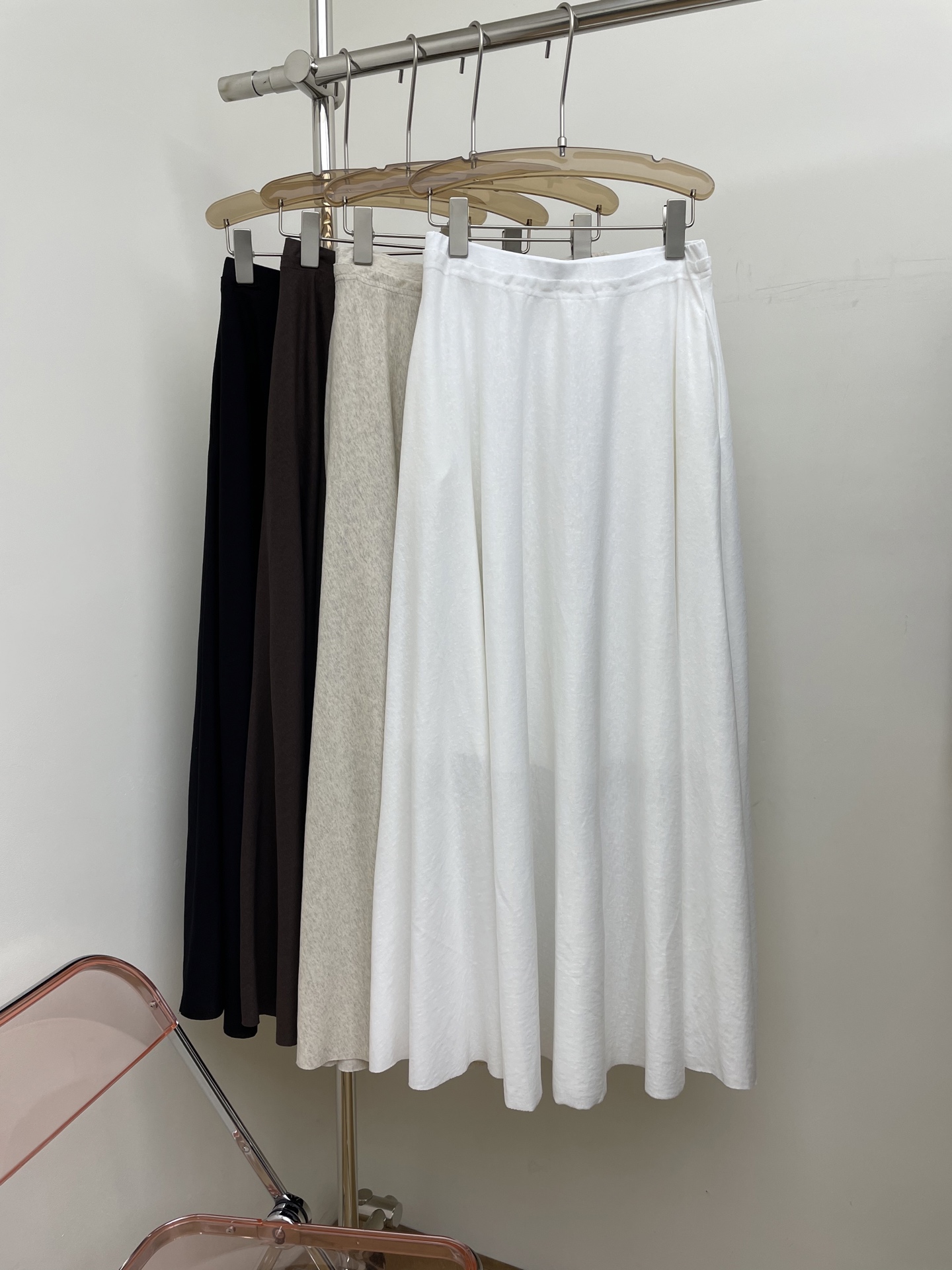 NO:460457,viktoriachan 2025 summer new elastic waist A-line elastic skirt, loose and wide shape to accommodate all kinds of figures, three colors and three codes sml real photos, chanel, skirts, alexander wang19860909viktoriachan 2025夏季新款松紧腰A字弹力半身裙,宽松阔形包容各类身材,三色三码 sml 实拍图,,chanel,skirts,alexander wang,Women's clothing