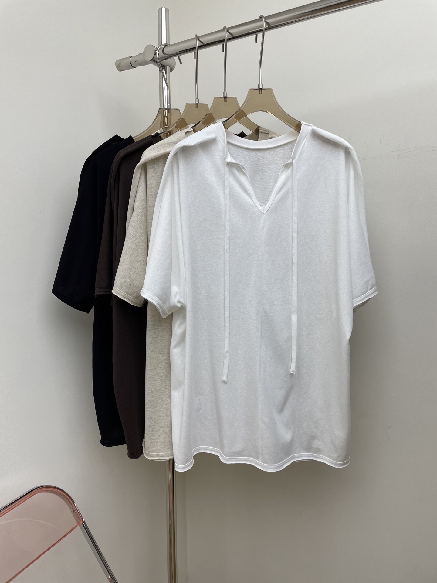 NO:460472,viktoriachan 2025 summer new T-shirt loose and wide shape to accommodate all kinds of figures, three colors and three codes sml real photos, chanel,tees, t-shirt,alexander wang19860909viktoriachan 2025夏季新款T恤 宽松阔形包容各类身材,三色三码 sml 实拍图,,chanel,tees，t-shirt,alexander wang,Women's clothing
