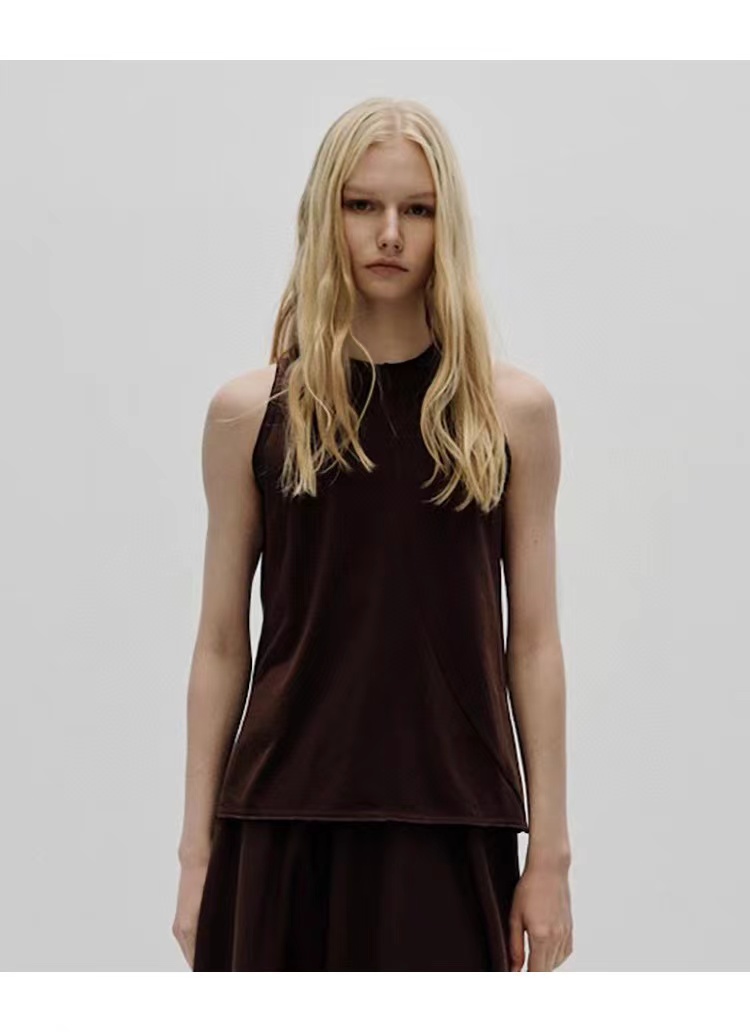 NO:460496,viktoriachan 2025 summer new vest pure cotton fabric super comfortable three-color three-code sml, chanel, alexander wang19860909viktoriachan 2025夏季新款背心 纯棉面料 超级舒服 三色三码 sml,,chanel,alexander wang,Women's clothing