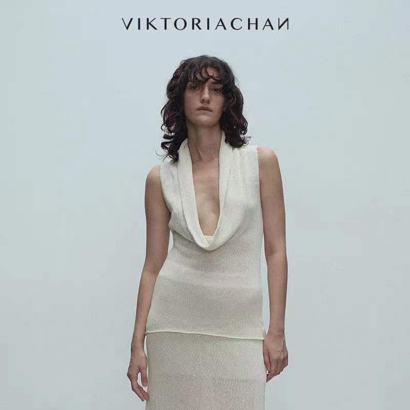 NO:460450,viktoriachan 2025zaoqiuq new three-dimensional hanging neckline sleeveless knitted top, swinging collar design, front and back two colors three codes sml p, chanel, alexander wang19860909viktoriachan 2025zaoqiuq新款立体垂荡领口无袖针织上衣,荡领设计 前后两穿 两色三码 sml p,,chanel,alexander wang,Women's clothing