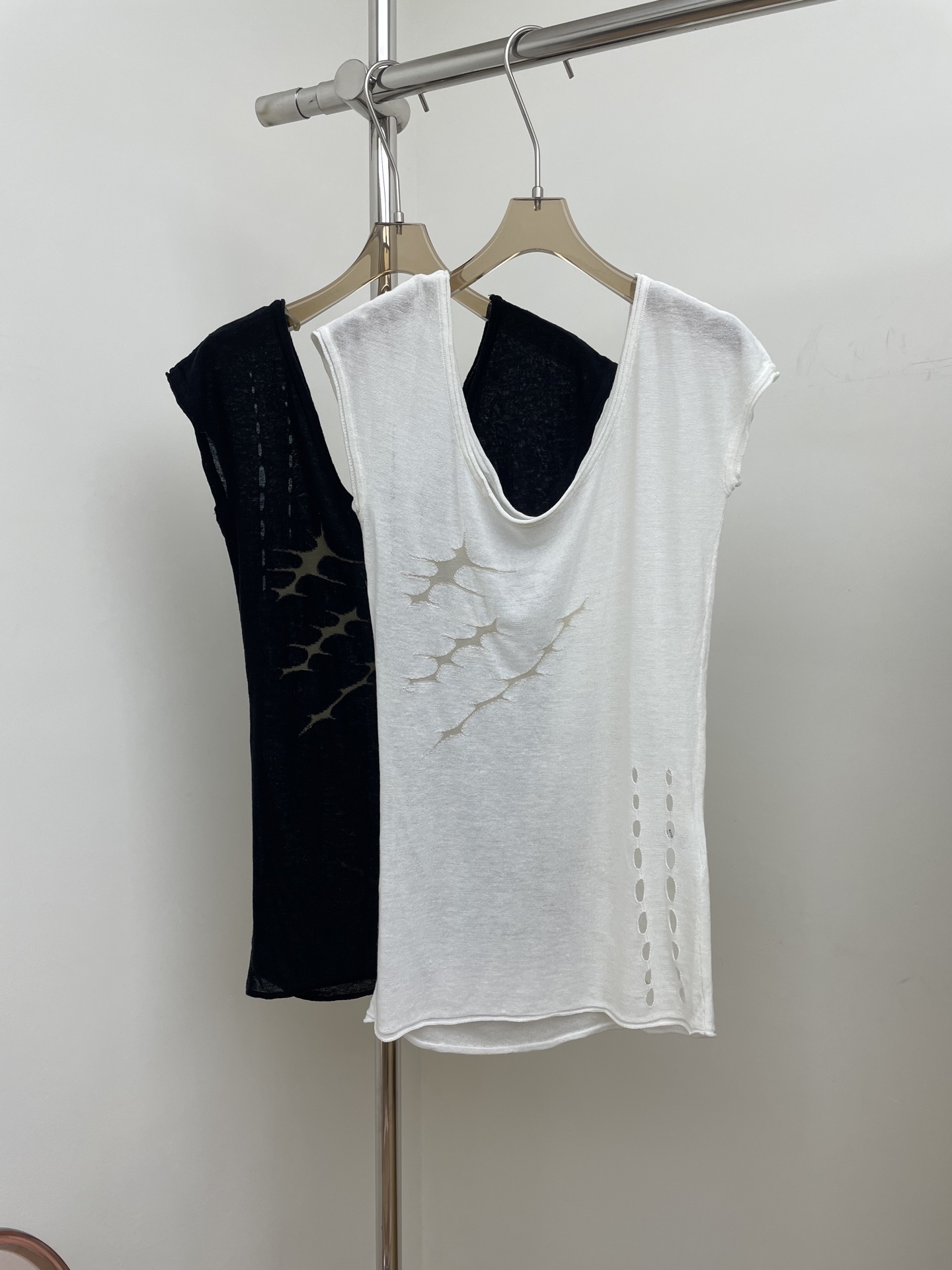 NO:460432,RB25ss Thorns inlaid short sleeves Hollow thorns micro perspective Spring and summer single wear autumn and winter base universal outfit Two-color sml real photo, T-shirt, alexander wang19860909RB25ss 荆棘嵌花短袖 镂空荆棘微透视 春夏单穿秋冬打底 万能穿搭 两色sml 实拍图,,T-shirt,alexander wang,Women's clothing