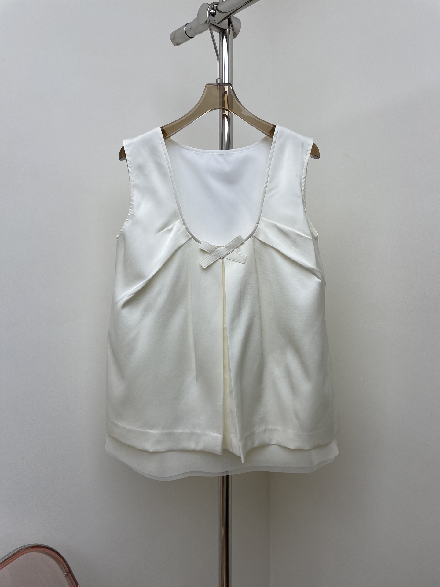 NO:469298,IN 2025 summer new glossy three-dimensional vest, high-quality silk cotton material, smooth and thick, with pearl-like luster, spliced ​​hem, sm real photo, alexander wang19860909IN 2025夏季新款光泽感立体背心,高品质丝棉材质,手感光滑厚实,具有珍珠般光泽,拼接下摆欧根纱,sm 实拍图,,alexander wang,Women's clothing