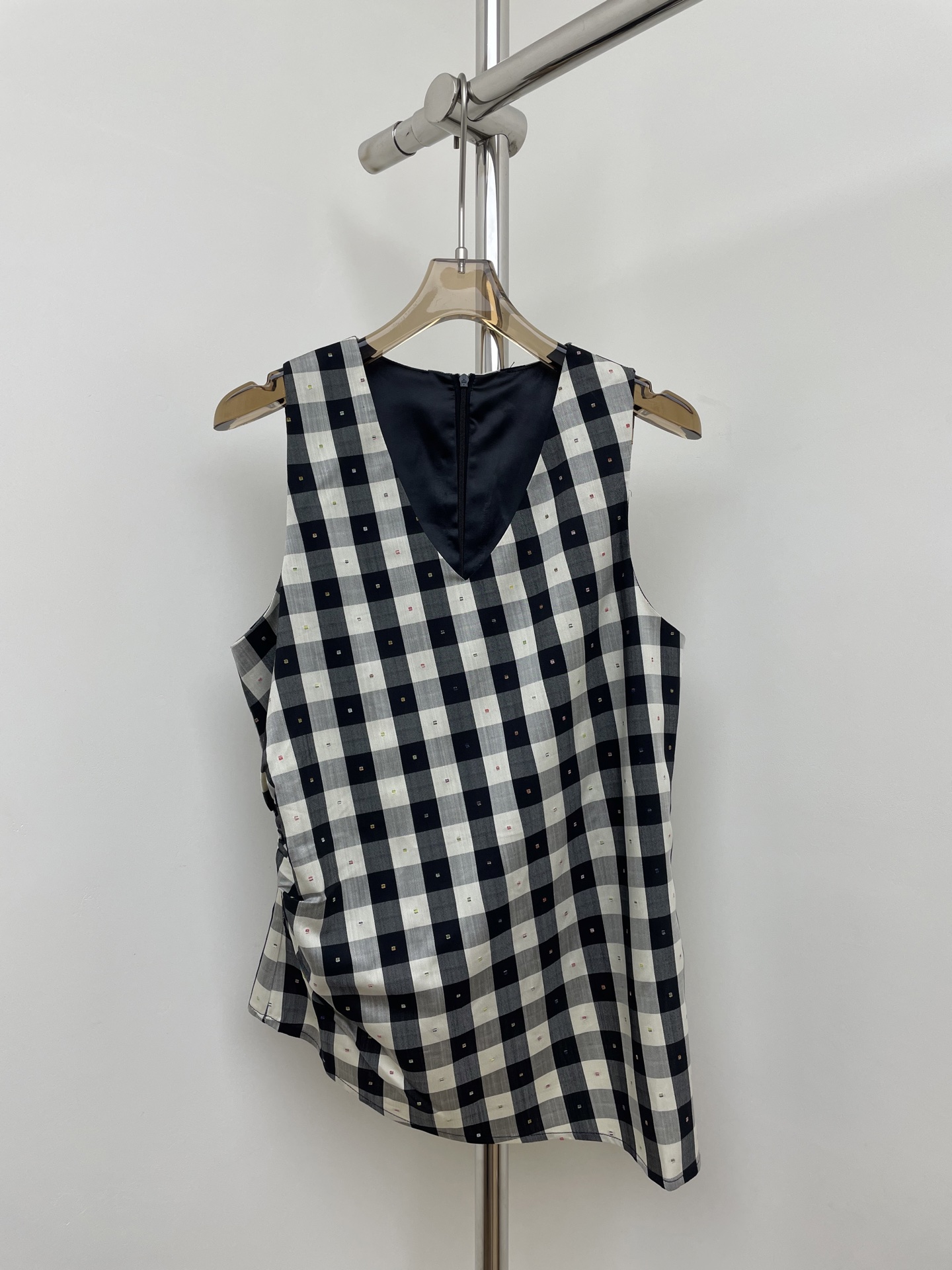 NO:460478,AD 2025 summer Tensil acetate vest, luxury Tensil embroidered fabric, 59 Tensil 10 acetic acid, blogger Nana same style, irregular tailoring top sml real photo, alexander wang19860909AD 2025夏季天丝醋酸背心, 奢选天丝刺绣面料,59天丝10醋酸,博主娜娜同款,不规则剪裁上衣 sml 实拍图,,alexander wang,Women's clothing