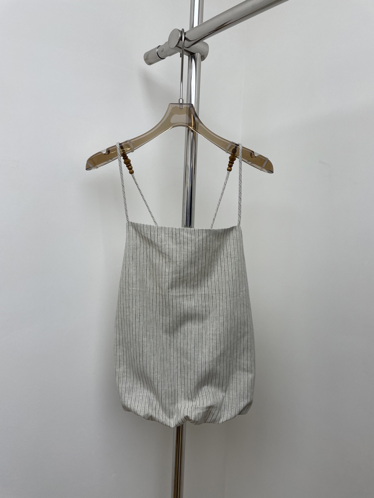 NO:462065,MS 2025 early autumn hemp backless vest, brand source 54 hemp 44 day silk fabric, backless design, wood bead drawstring adjustable.sml real photo, alexander wang19860909MS 2025早秋汉麻露背背心,品牌源头54汉麻44天丝面料,露背设计,木珠抽绳可调节.sml 实拍图,,alexander wang,Women's clothing