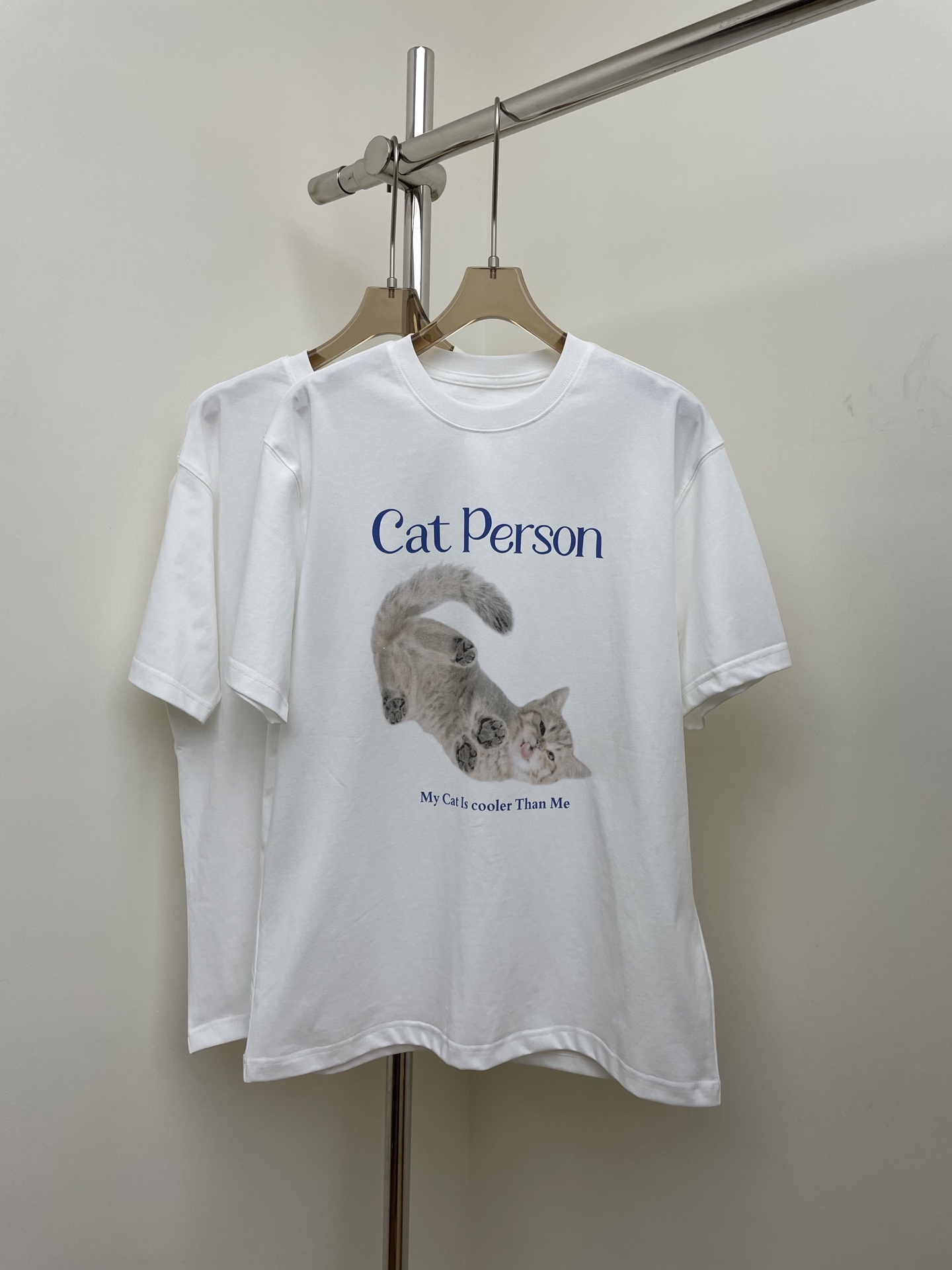 NO:462149,fu 2025 early autumn cat and dog T-shirt, selected source fabric 69 cotton 31 Solona, ​​imported white ink direct jet pattern clear details, sml real photos, tees, t-shirt, alexander wang19860909fu 2025早秋猫狗T恤,甄选源头面料69棉31索罗娜,进口白墨直喷图案细节清晰,sml 实拍图,,tees，t-shirt,alexander wang,Women's clothing
