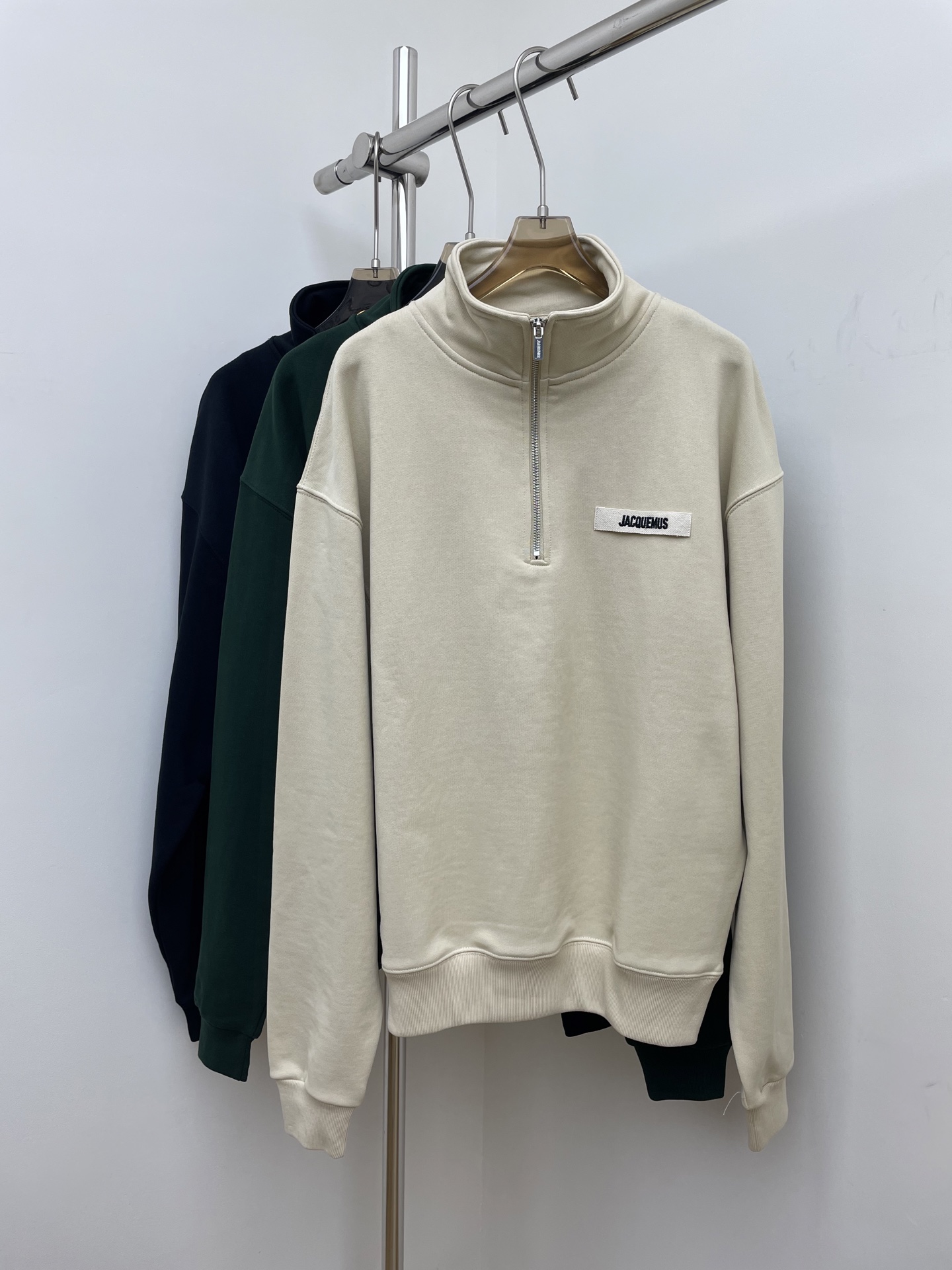 NO:472017,jacquemus 2025 autumn and winter new sweatshirt half zipper design loose style men and women same style three colors four codes smlxl real photos, hoodie, sweatshirts, alexander wang19860909jacquemus 2025秋冬新款卫衣 半拉链设计 宽松版型 男女同款 三色四码 smlxl 实拍图,,hoodie,sweatshirts,alexander wang,Women's clothing