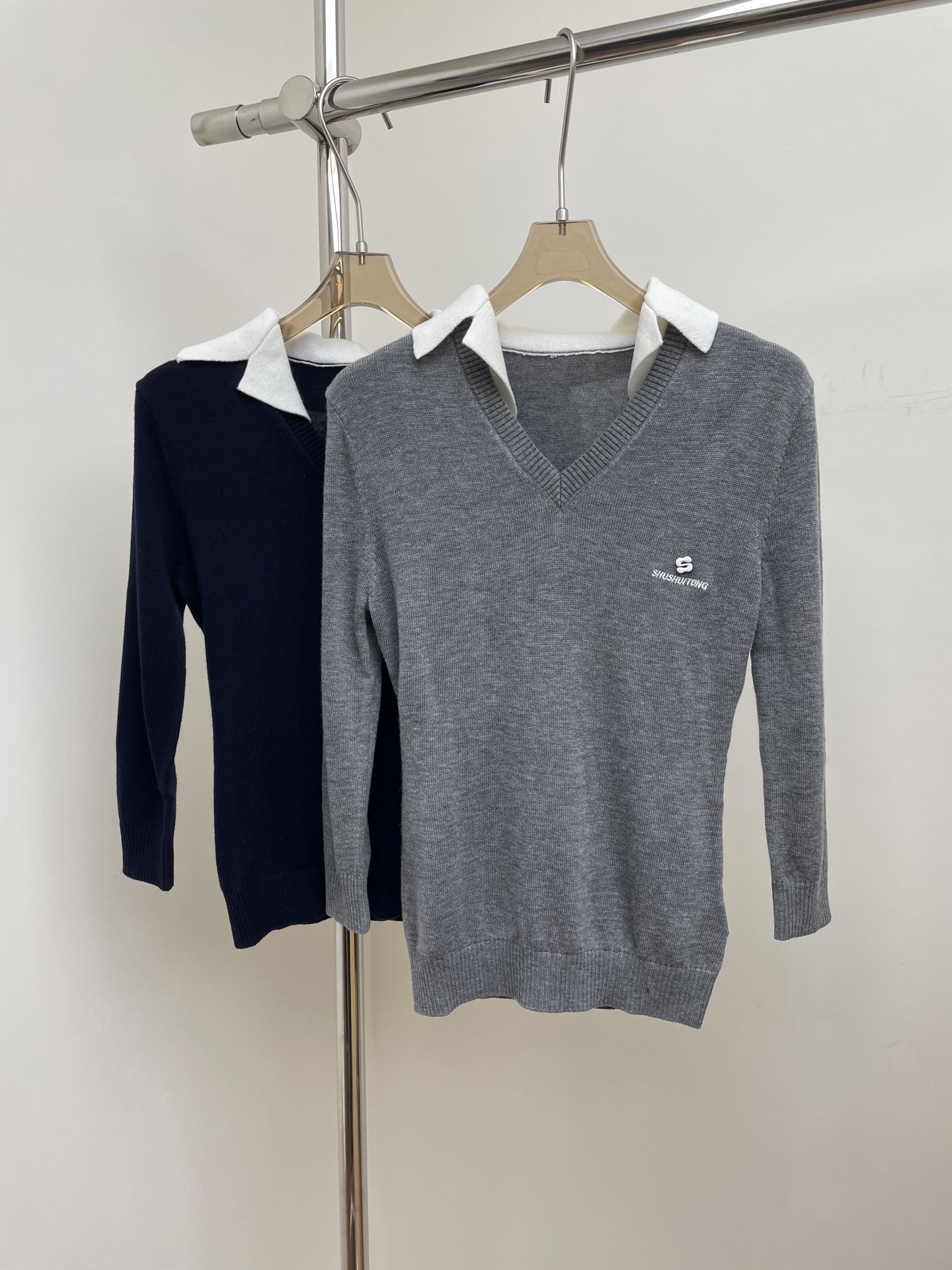 NO:460377,SST 2025 autumn and winter new spliced ​​lapel top, selected brand wool yarn contains 19 wool, focusing on alternative interpretation of female style sml real photos, alexander wang19860909SST 2025秋冬新款拼接翻领上衣、甄选品牌毛纱含19羊毛,侧重女性风格的另类诠释 sml 实拍图,,alexander wang,Women's clothing