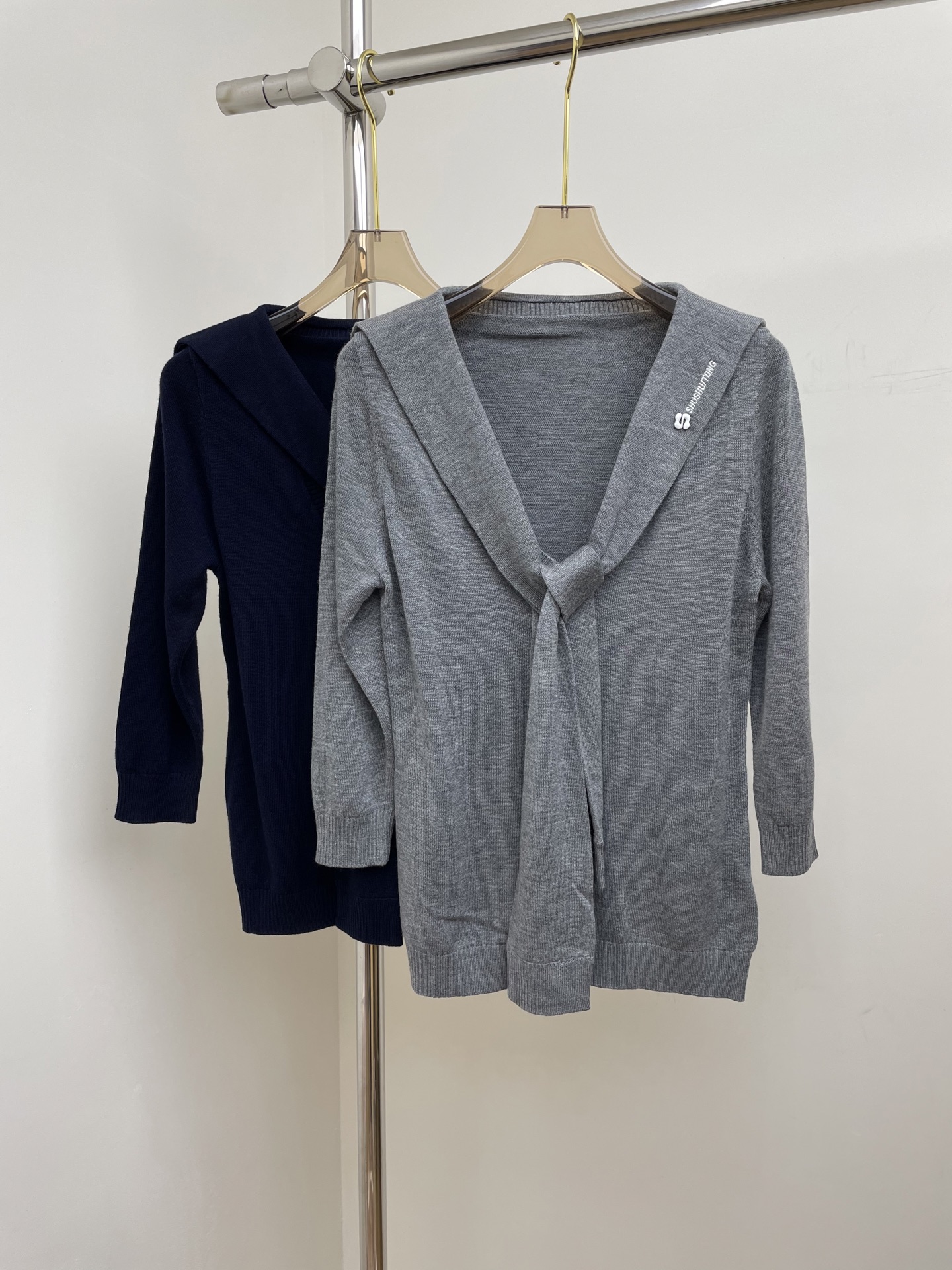 NO:460391,SST 2025 autumn and winter new knitted knitted tops, selected brand wool yarn contains 19 wool, shawls tied knit design, strong and romantic girlish feeling.sml real photos, shawls, alexander wang19860909SST 2025秋冬新款绑结针织上衣、甄选品牌毛纱含19羊毛,披肩绑结设计,强势又浪漫的少女感.sml 实拍图,,shawls,alexander wang,Women's clothing