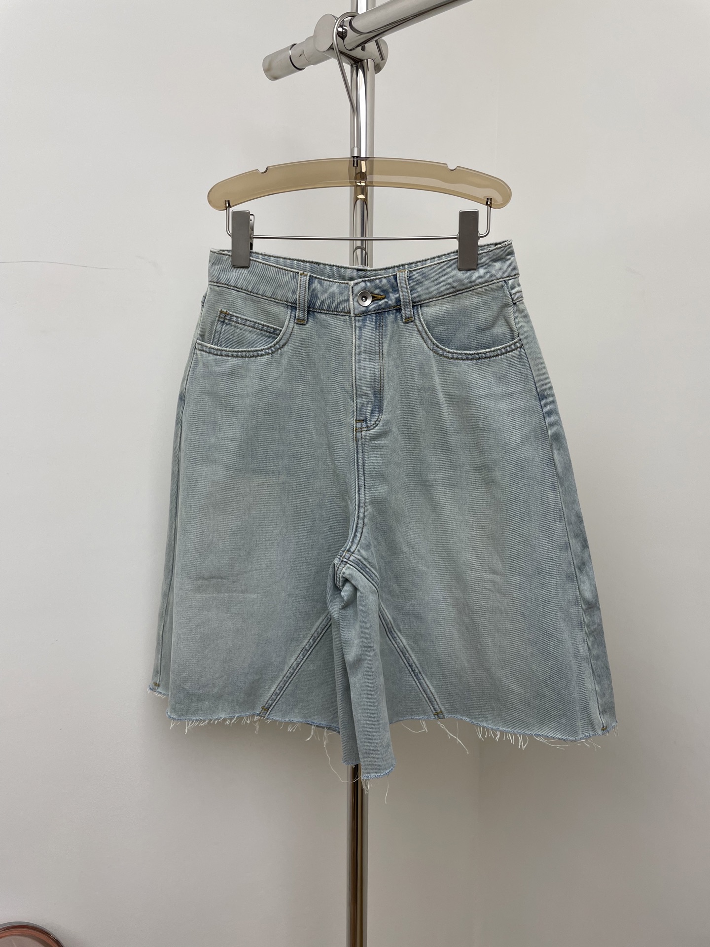 NO:463097,RA 2025 early autumn denim cropped pants, selected brand pure cotton denim thin fabric, A-shaped wide-leg style, the same style as single-Yichun stage sml P photo, alexander wang19860909RA 2025早秋牛仔七分裤,甄选品牌纯棉牛仔轻薄面料,A型阔腿版型,单依纯舞台同款 sml P实拍图,,alexander wang,Women's clothing